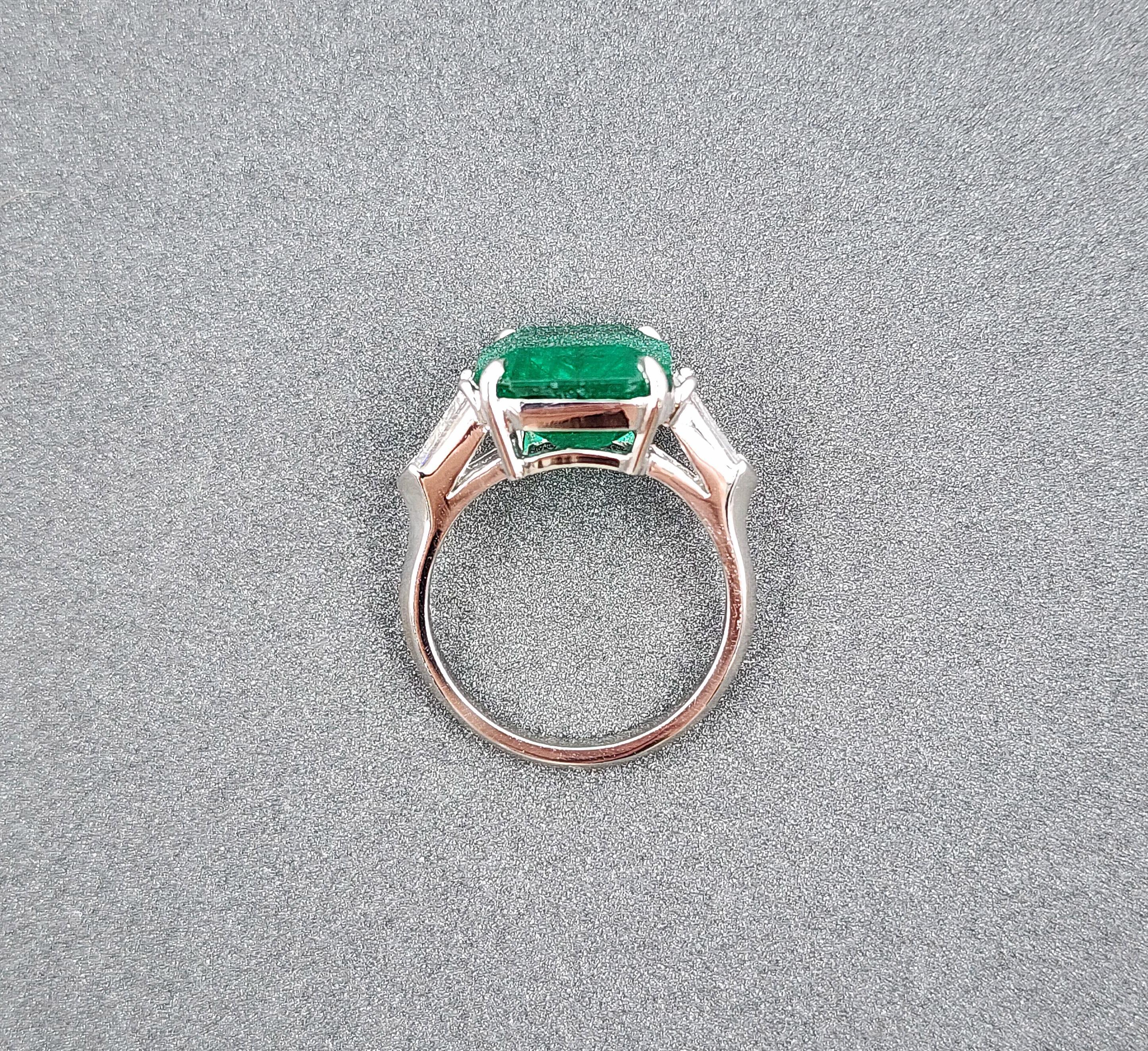 7.64 ct GIA Certified Natural Zambian Emerald & Diamond Ring For Sale 1