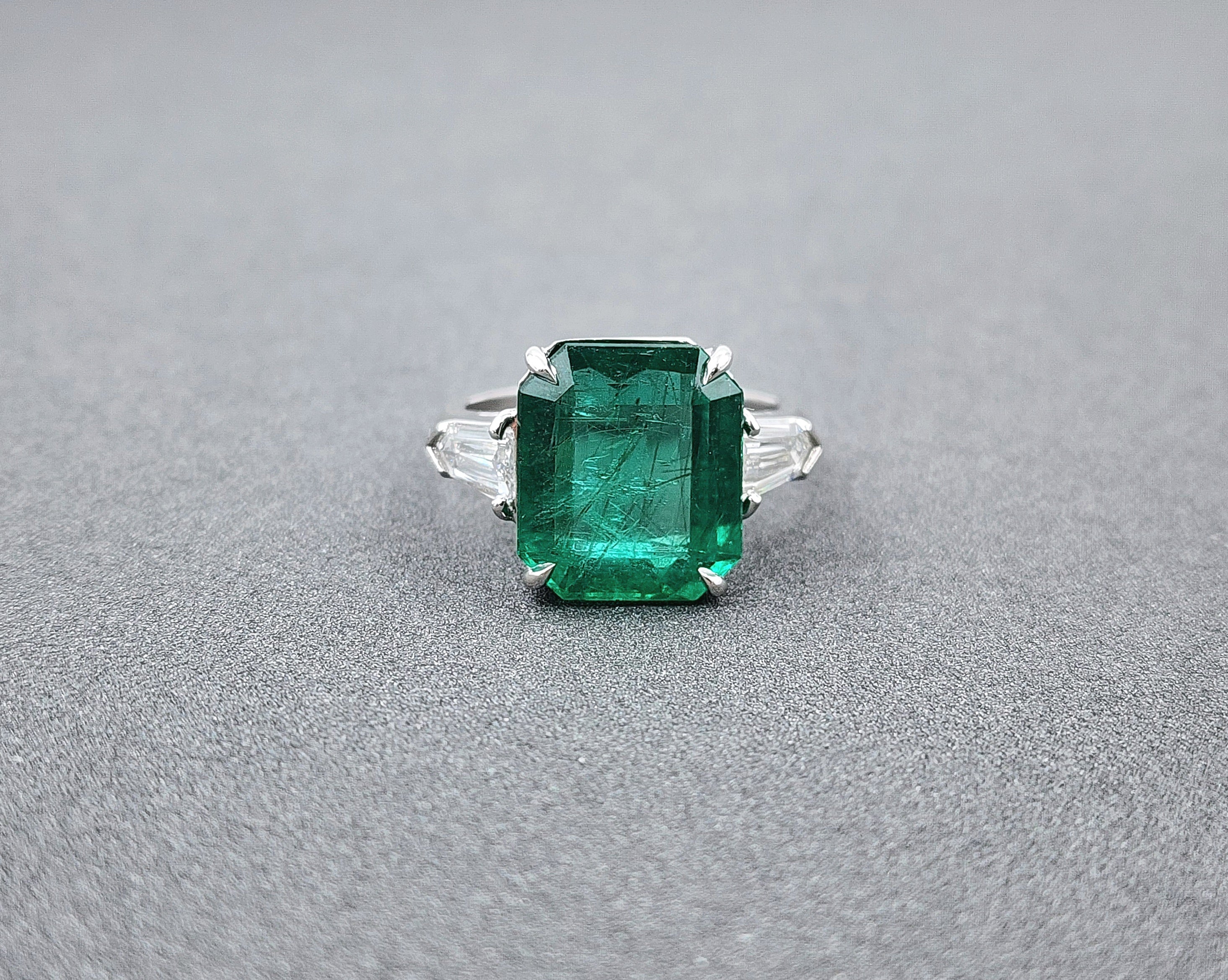 7.64 ct GIA Certified Natural Zambian Emerald & Diamond Ring For Sale