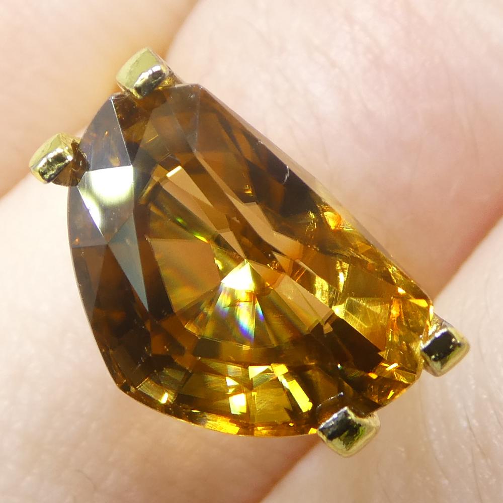 Taille brillant 7.64ct Natural Earth Mined Half Moon Fancy Cut Orange Zircon from Sri Lanka en vente