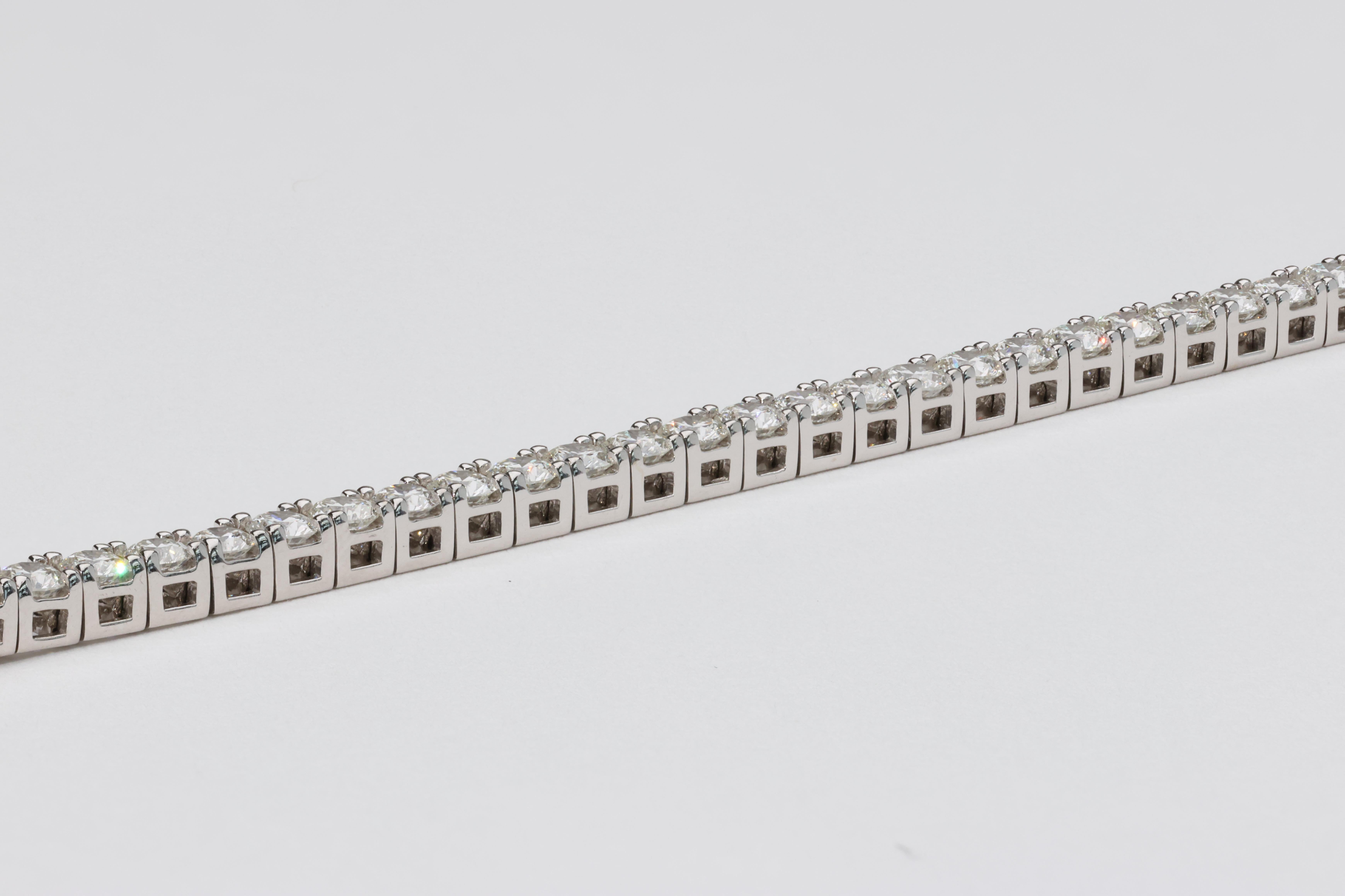 7.65 Carat Diamond Tennis Bracelet F/G VS in 14 Karat White Gold For Sale 2