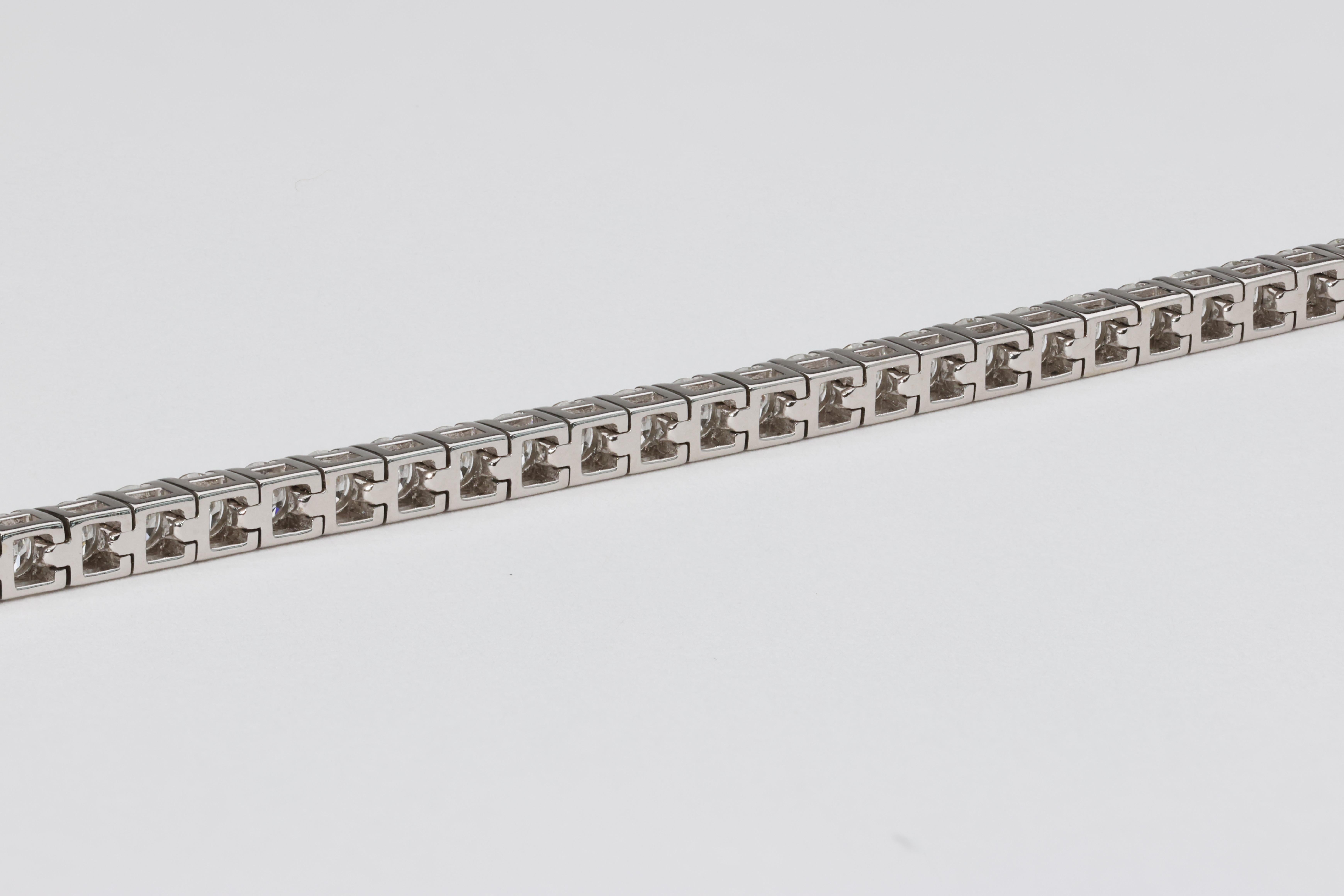 7,65 Karat Diamant-Tennisarmband F/G VS aus 14 Karat Weißgold im Angebot 3