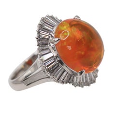 Cocktailring aus Platin mit einem 7,65-Karat-Feueropal und einem 2,22-Karat-Diamanten