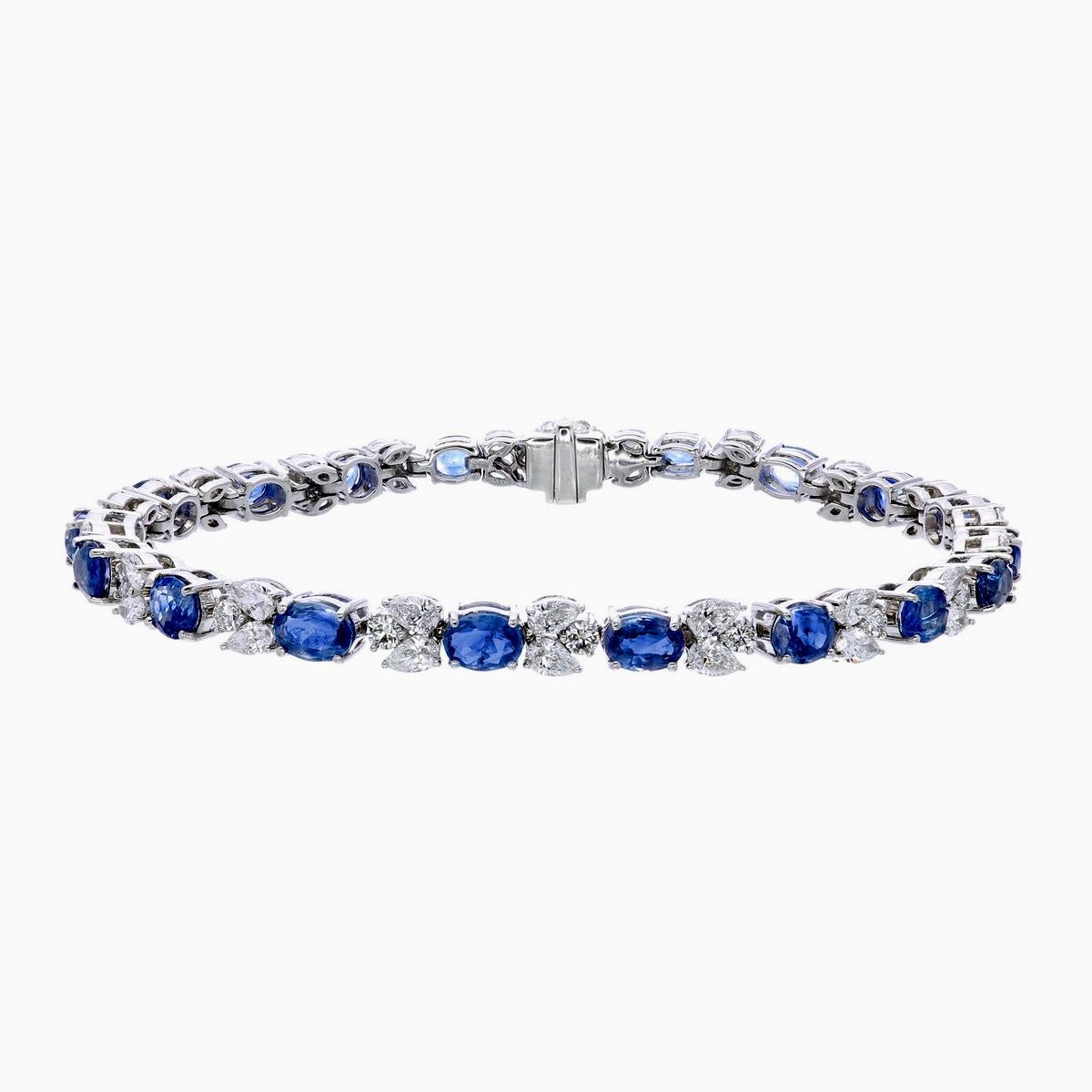 Taille ovale Bracelet en or blanc 18 carats avec saphir bleu du Cachemire et diamant de 7,65 carats en vente