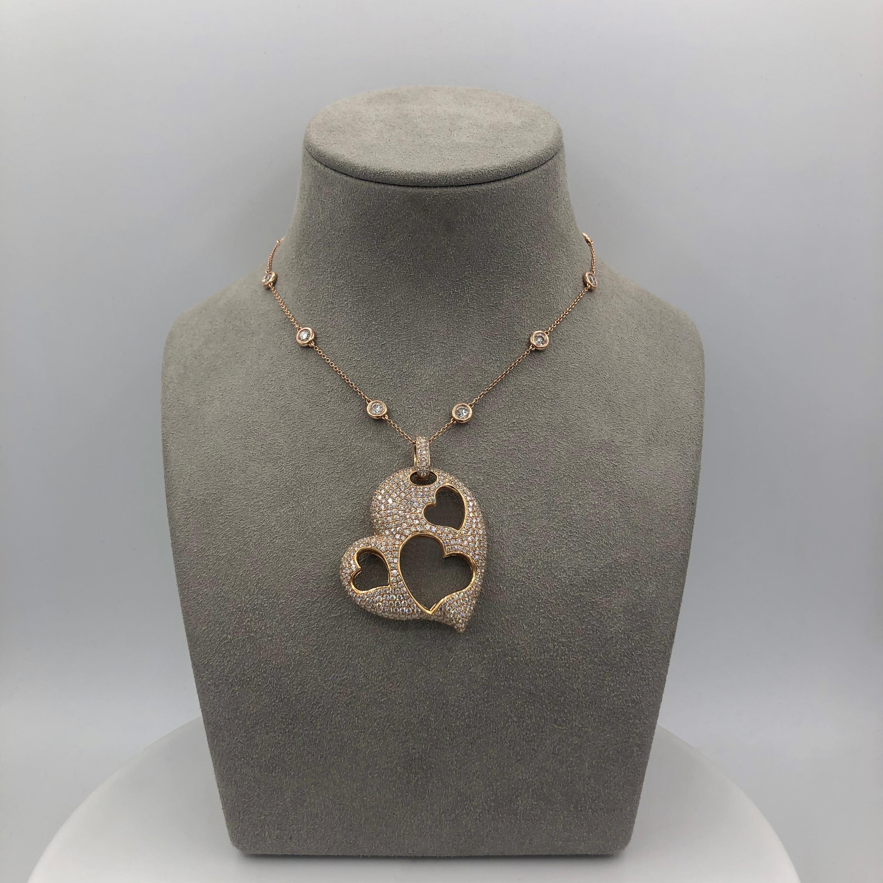 7,65 Karat Gesamter runder Mikro-Pave-Diamant-Halskette mit durchbrochenem Herz-Anhänger im Angebot 1