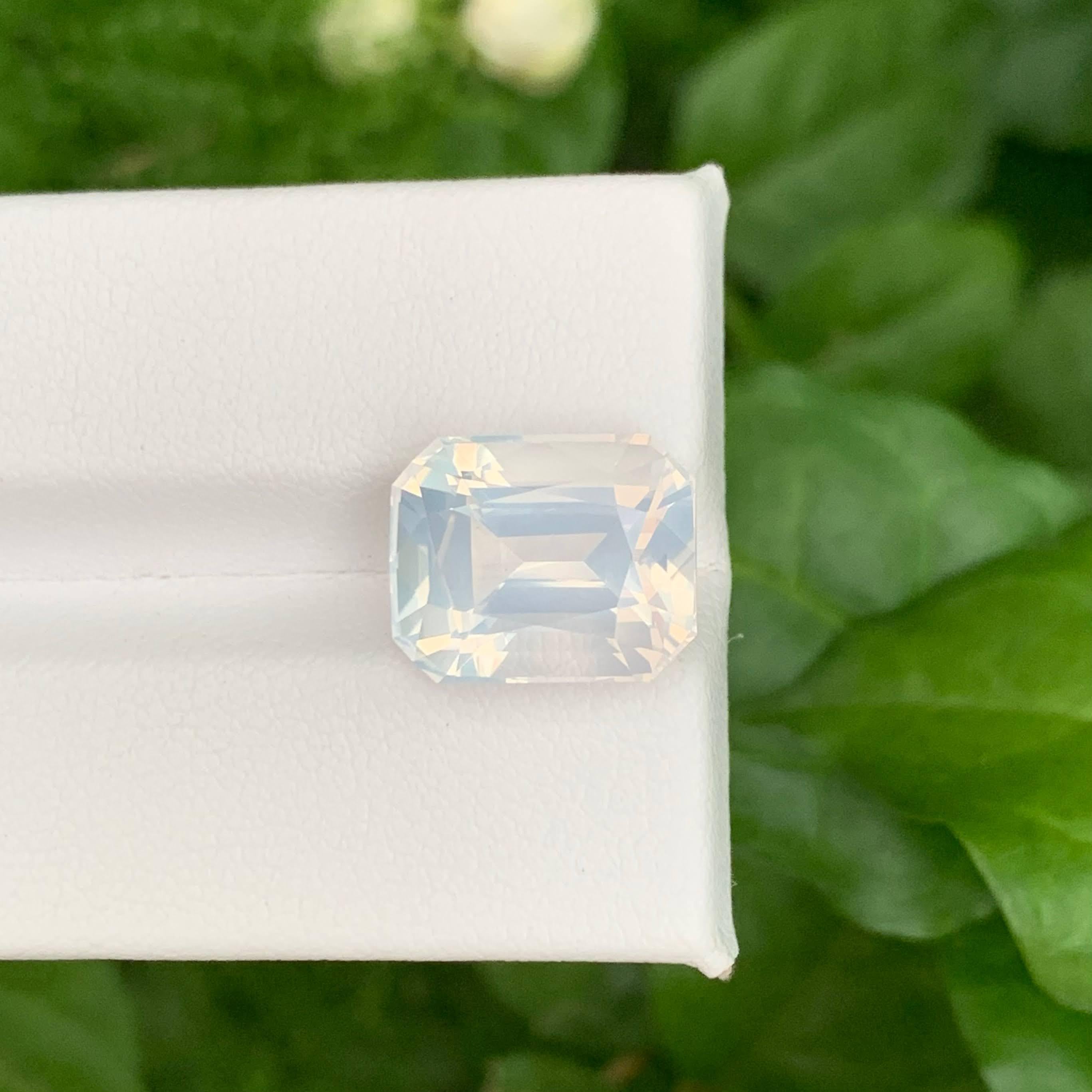 7.65 Carat Natural Loose Faceted Milky Quartz Cushion Cut African Gemstone (pierre précieuse africaine) en vente 4