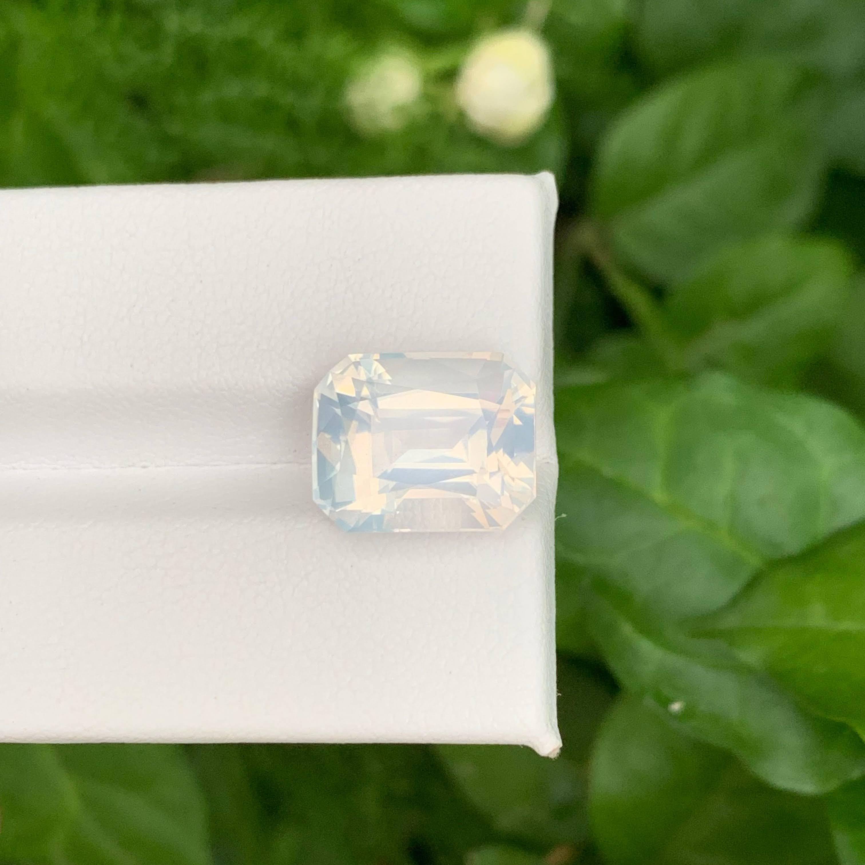 Taille coussin 7.65 Carat Natural Loose Faceted Milky Quartz Cushion Cut African Gemstone (pierre précieuse africaine) en vente