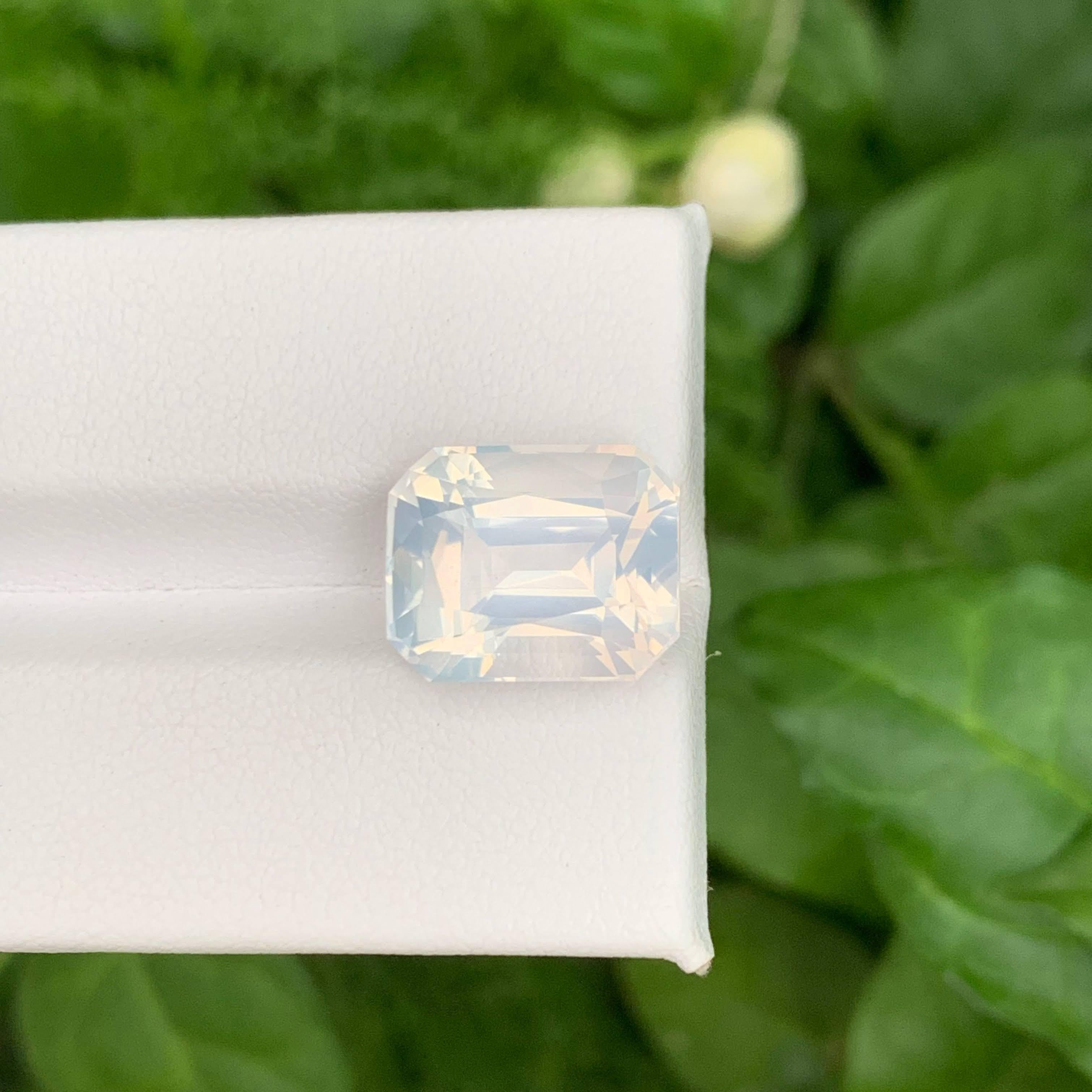 7.65 Carat Natural Loose Faceted Milky Quartz Cushion Cut African Gemstone (pierre précieuse africaine) en vente 3