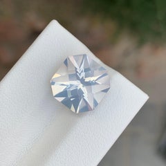 7,65 carati di quarzo lattiginoso naturale sfuso di forma quadrata