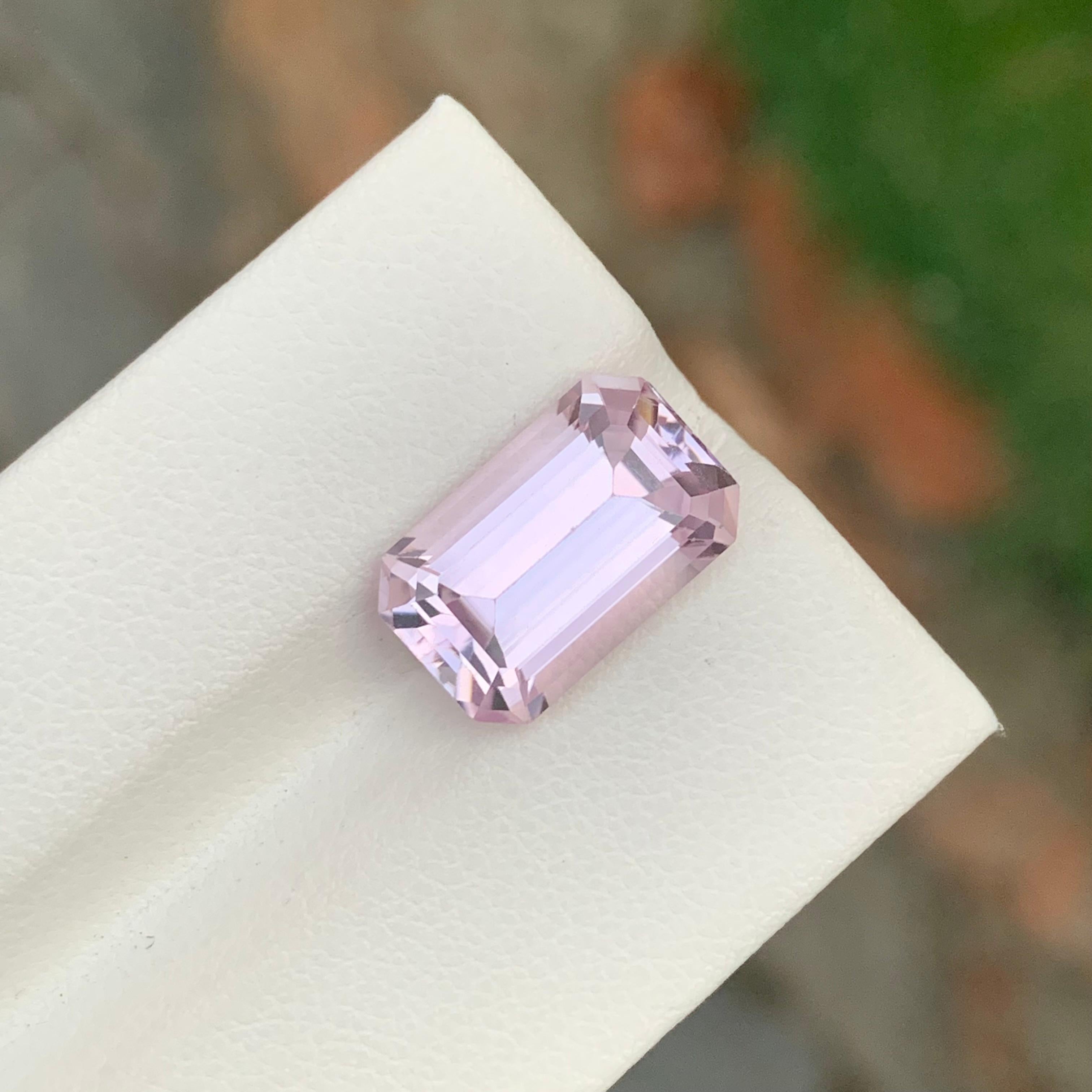7.65 Carat Natural Loose Pink Kunzite Emerald Shape Gem For Jewellery Making For Sale 4