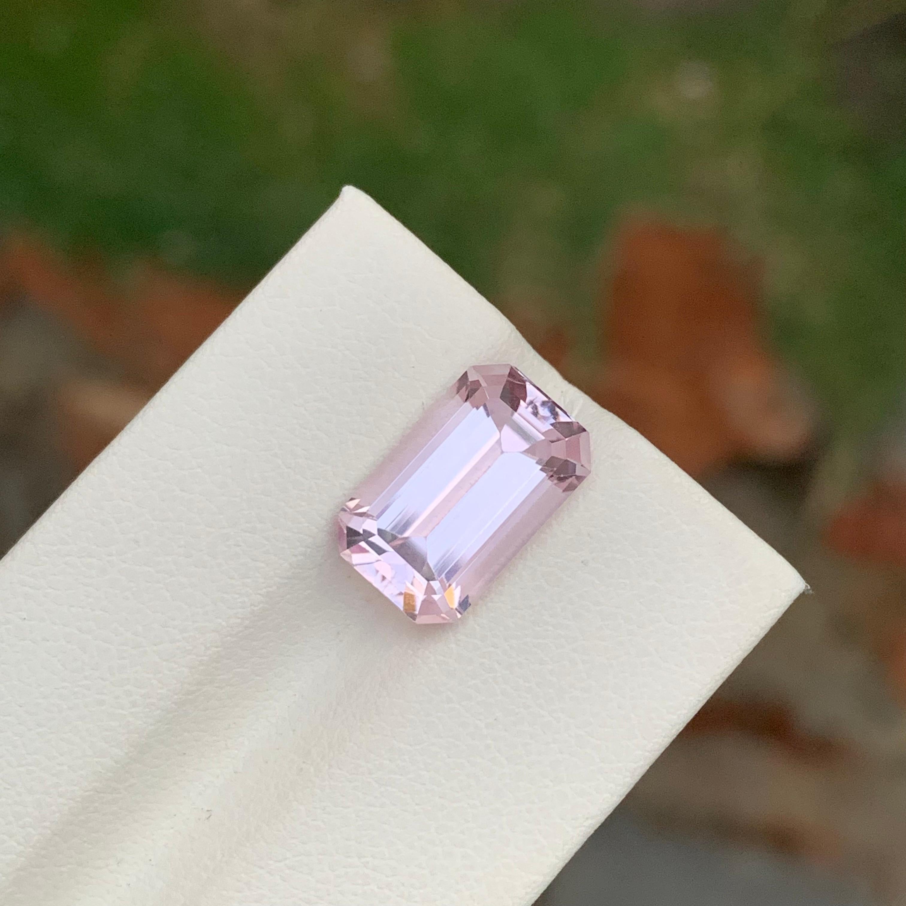 Emerald Cut 7.65 Carat Natural Loose Pink Kunzite Emerald Shape Gem For Jewellery Making For Sale