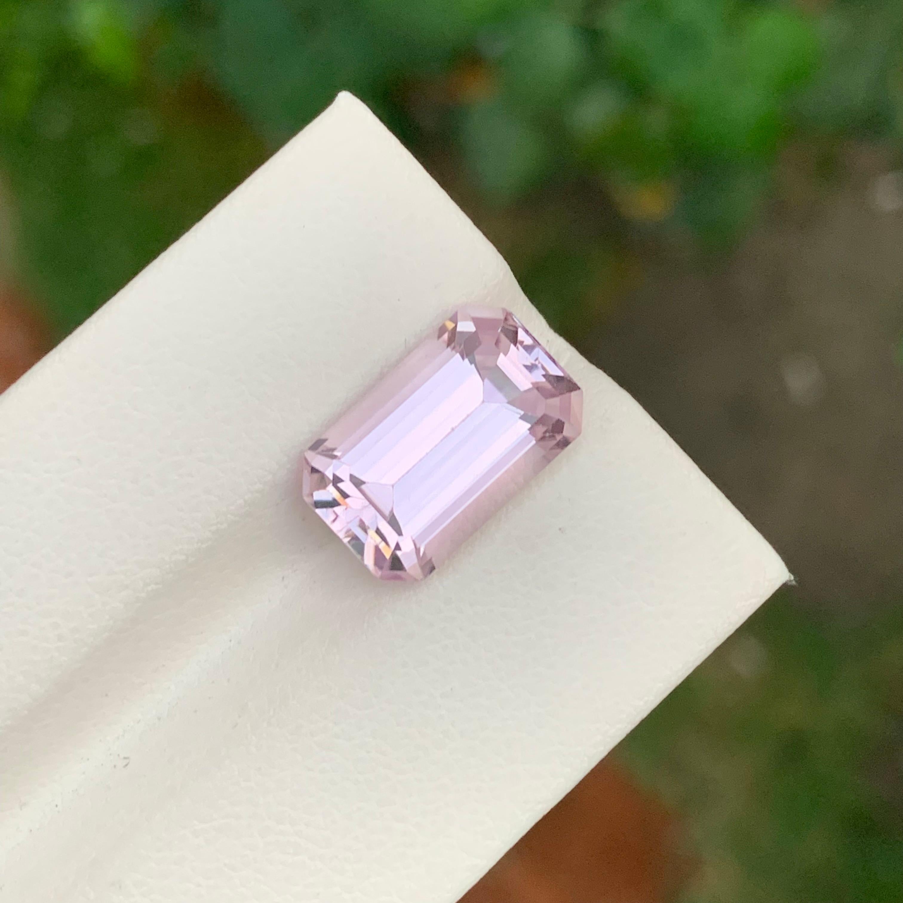 7.65 Carat Natural Loose Pink Kunzite Emerald Shape Gem For Jewellery Making For Sale 2