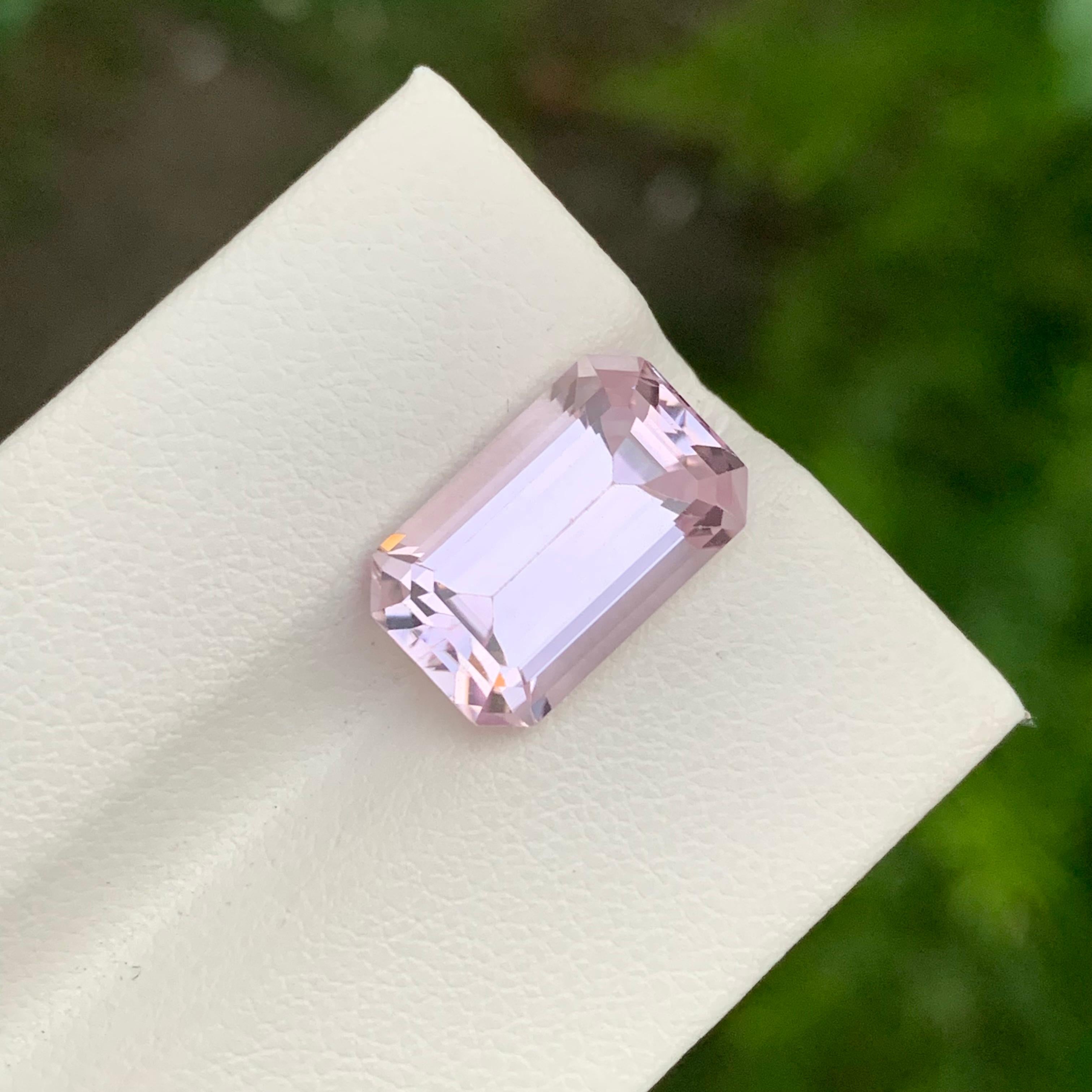 7.65 Carat Natural Loose Pink Kunzite Emerald Shape Gem For Jewellery Making For Sale 3