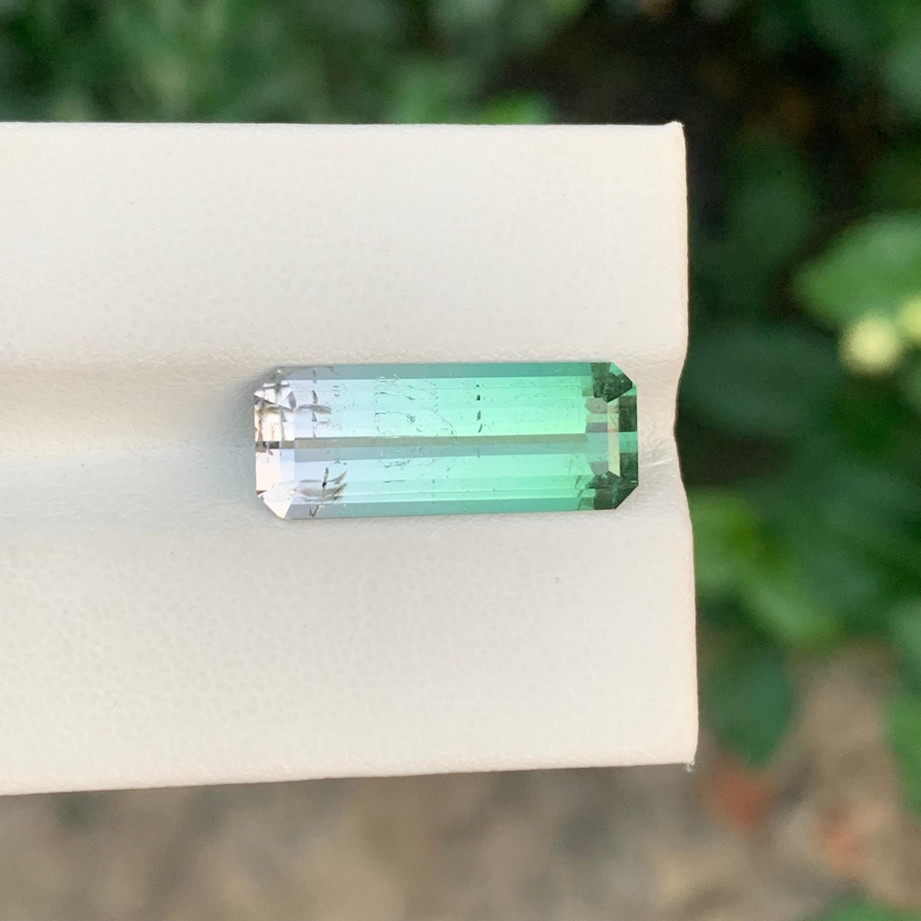 Loser dreifarbiger Turmalin

Gewicht: 7,65 Karat
Abmessungen: 20 x 7,8 x 5,1 mm
Farbe: Mintgrün, Meerschaum und Hellrosa 
Herkunft: Afghanistan
Zertifikat: Auf Anfrage
Behandlung: Nicht
Die Form: Smaragd 


Der Turmalin ist ein faszinierender