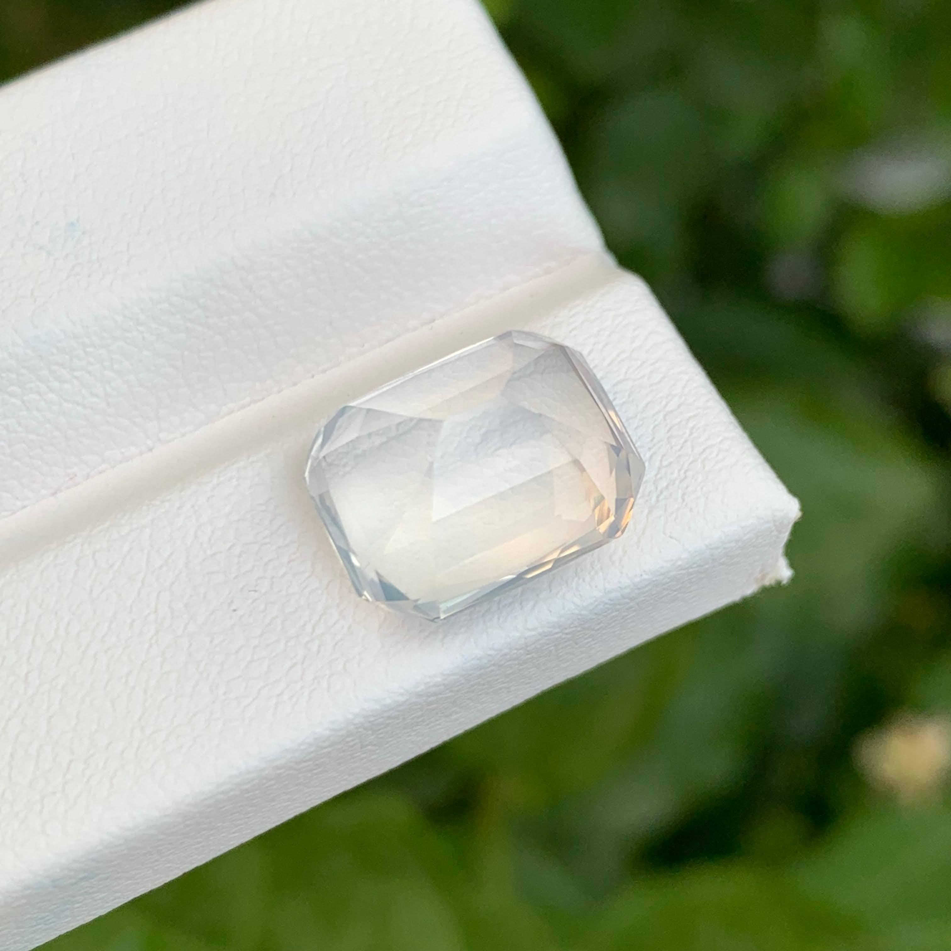 7.65 carats Pierre de lune à facettes Taille radieuse Pierre précieuse africaine naturelle en vente 2