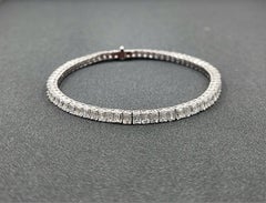 Tennisarmband aus Platin mit Diamanten im Smaragdschliff, 7,65 Karat