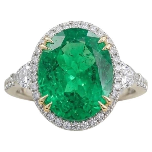 7,67 Karat kolumbianischer Smaragd und Diamant-Halo-Ring aus Platin und Gelbgold