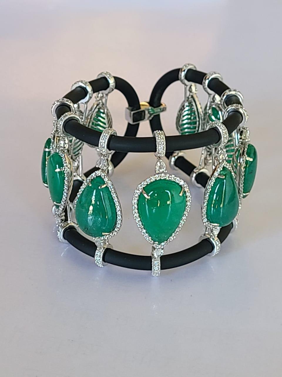 Cabochon 76.73 Carat Natural Emerald and Diamond Bracelet Set in 18 Karat Gold
