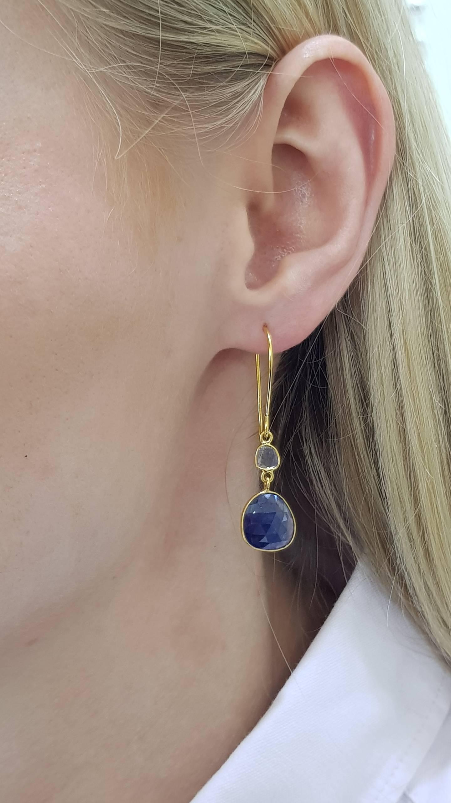 Contemporary 7.68 Carat Rose Cut Blue Sapphire Diamond 18 Karat Yellow Gold Artisan Earrings 