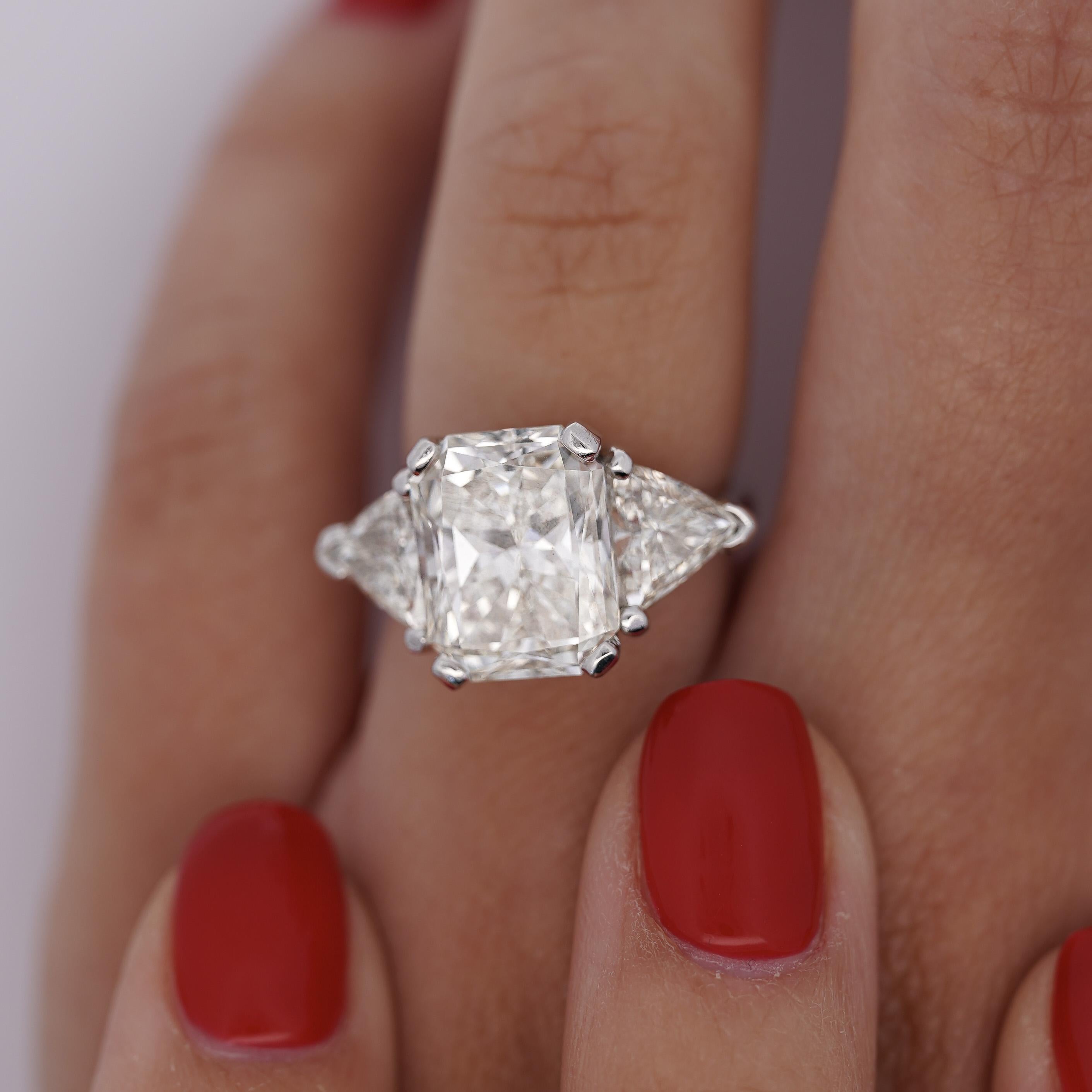 7.68 Carat TW Radiant Cut & Trillion Cut Three Stone Engagement Ring In New Condition For Sale In Miami, FL