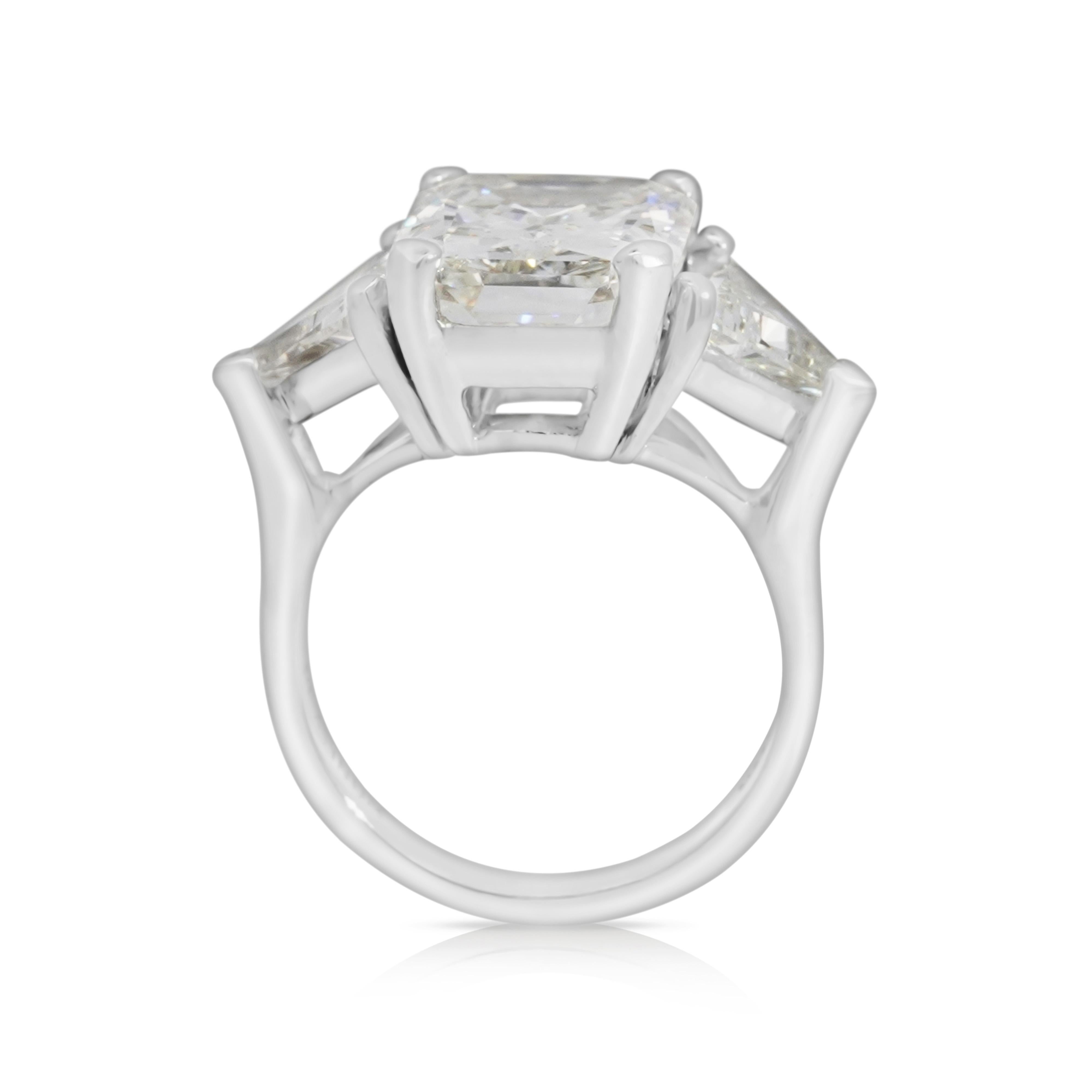 7.68 Carat TW Radiant Cut & Trillion Cut Three Stone Engagement Ring For Sale 1