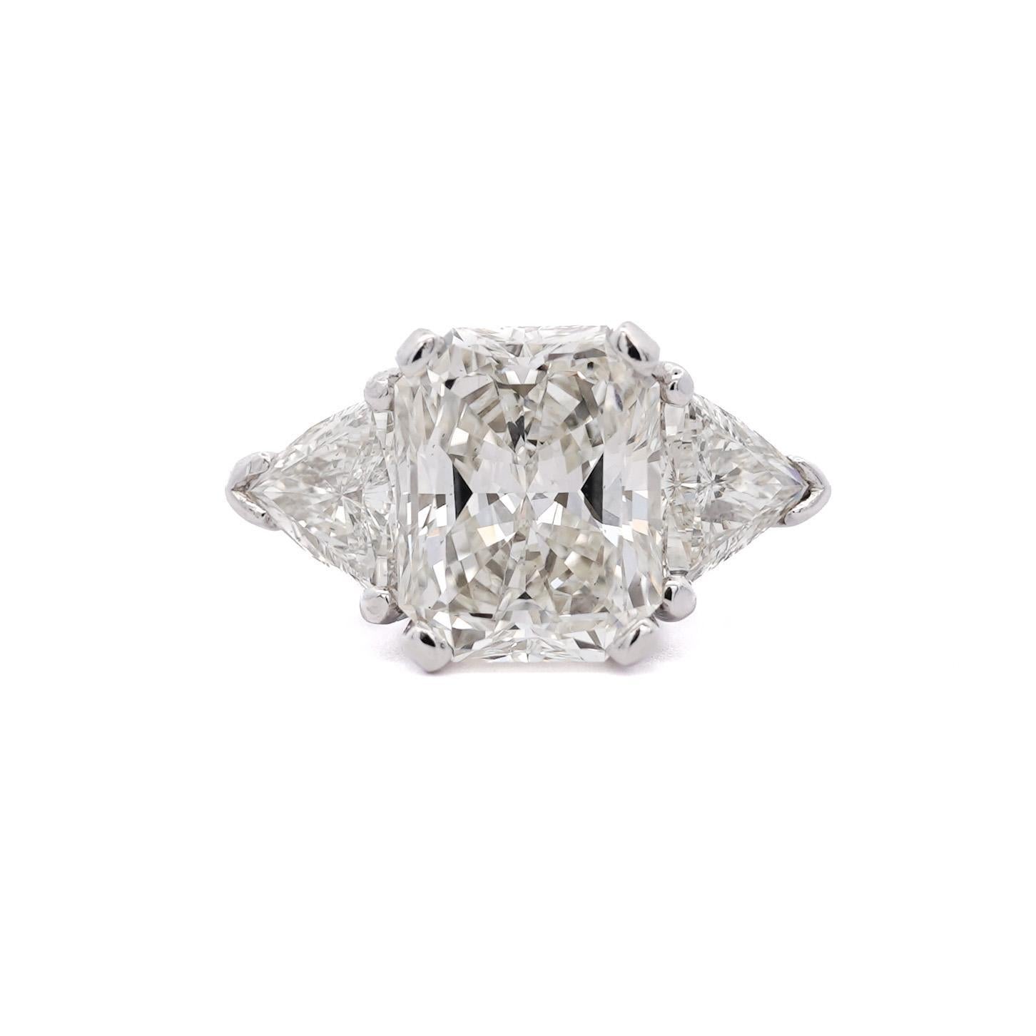 7.68 Carat TW Radiant Cut & Trillion Cut Three Stone Engagement Ring For Sale 2