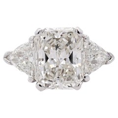Bague de fiançailles à trois pierres de 7,68 carats TW Radiant Cut & Trillion Cut