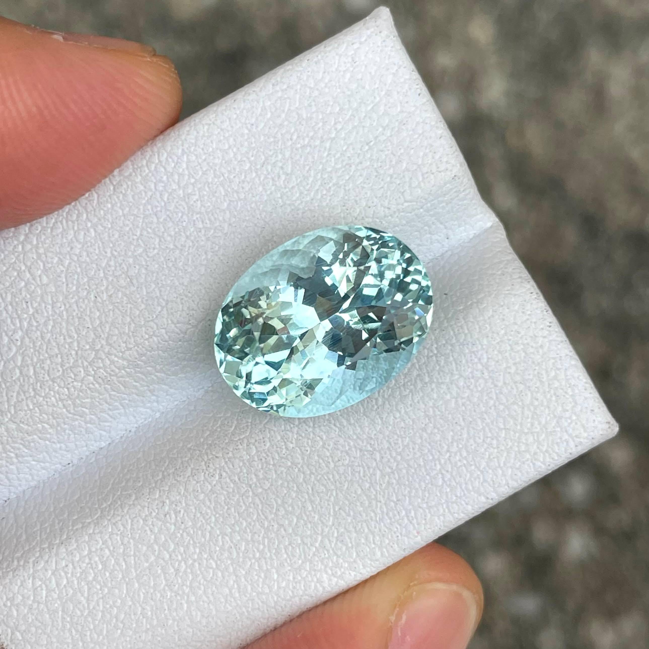 Weight 7.68 carats 
Dimensions 14.8x11.3x8.5 mm 
Treatment none 
Origin Africa 
Clarity VVS 
Shape oval 
Cut Faceted 



This 7.68 carat blue aquamarine gemstone is a stunning oval cut natural stone, sourced from the rich mineral deposits of Africa.