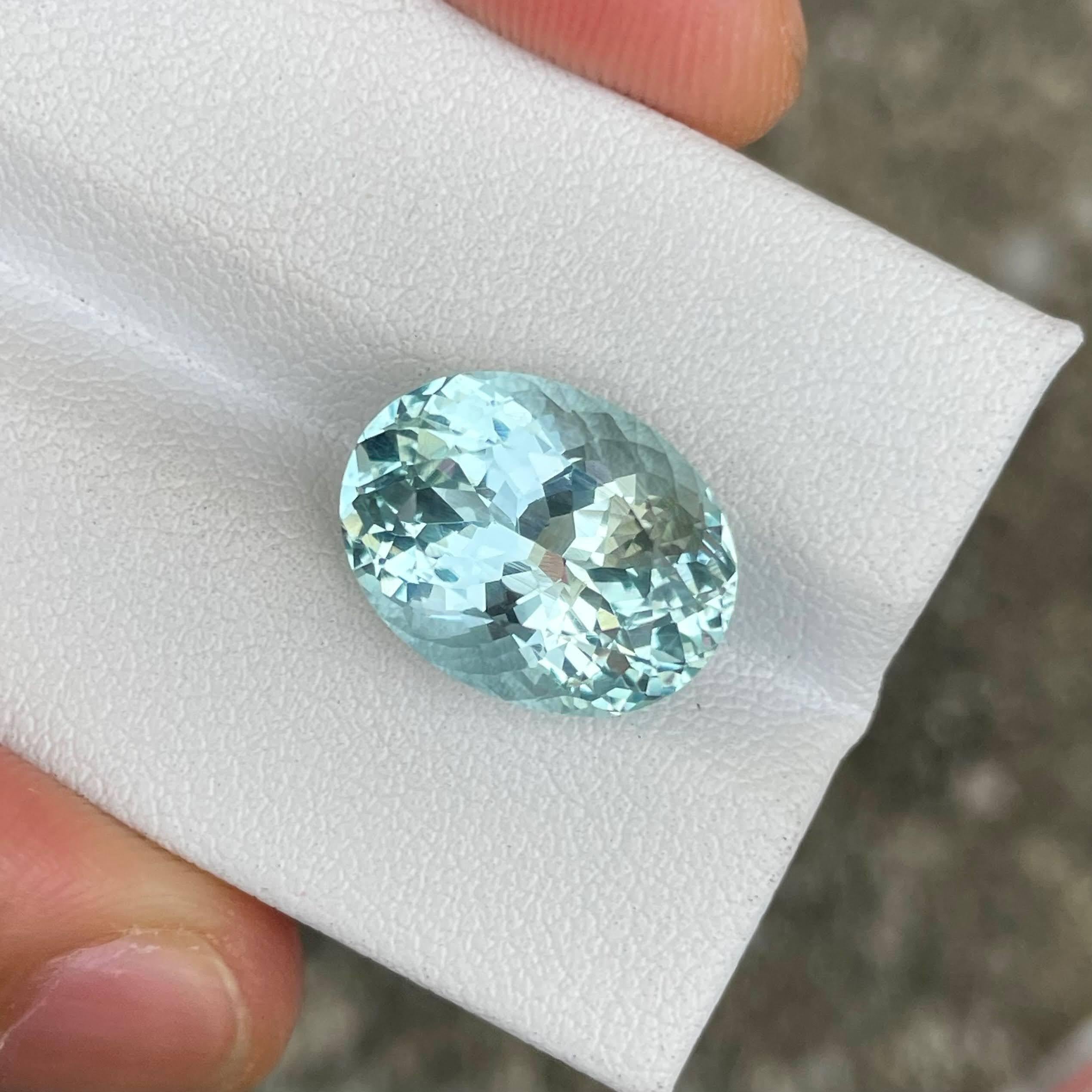 Modern 7.68 carats Blue Aquamarine Stone Oval Cut Natural African Gemstone For Sale