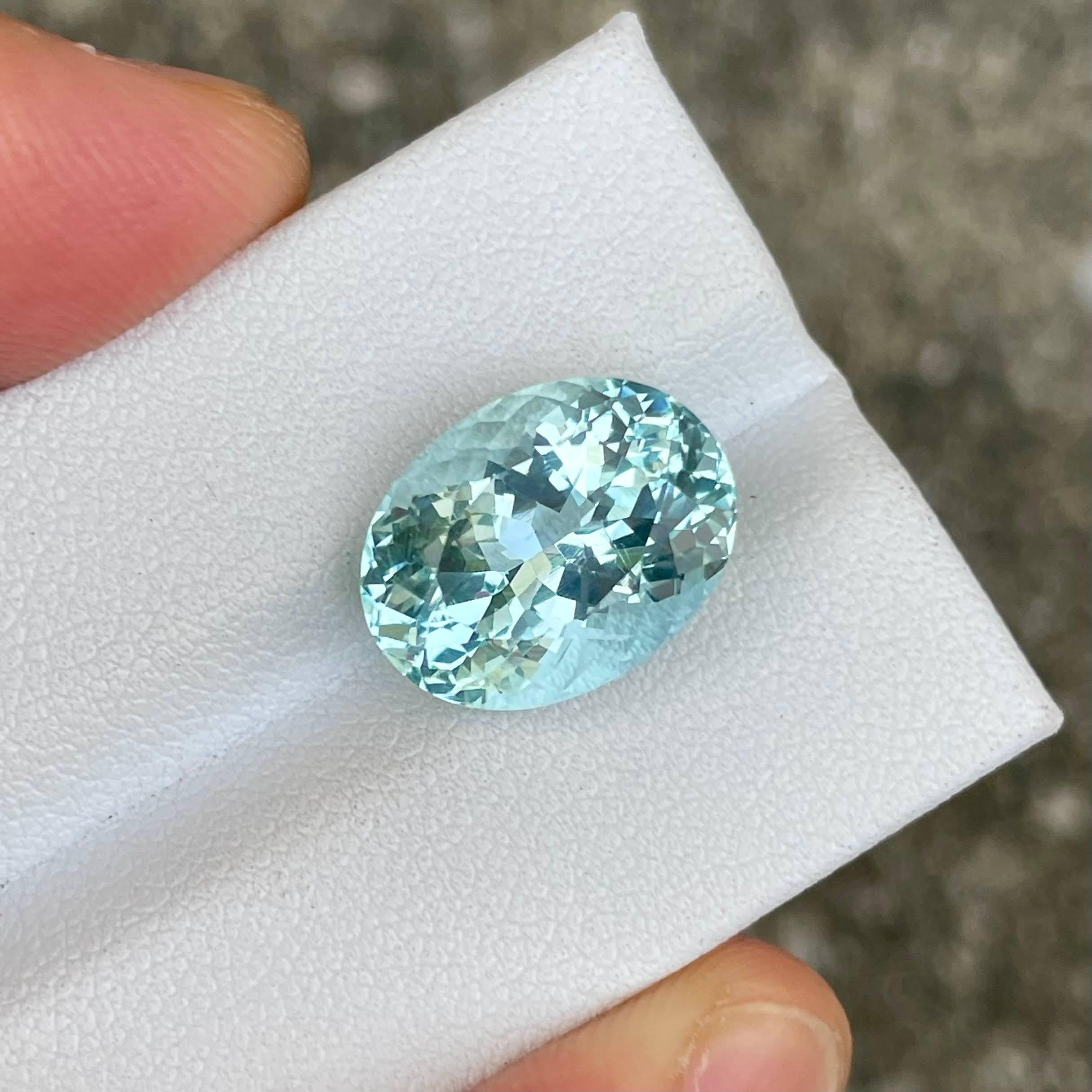 7.68 carats Blue Aquamarine Stone Oval Cut Natural African Gemstone For Sale 2