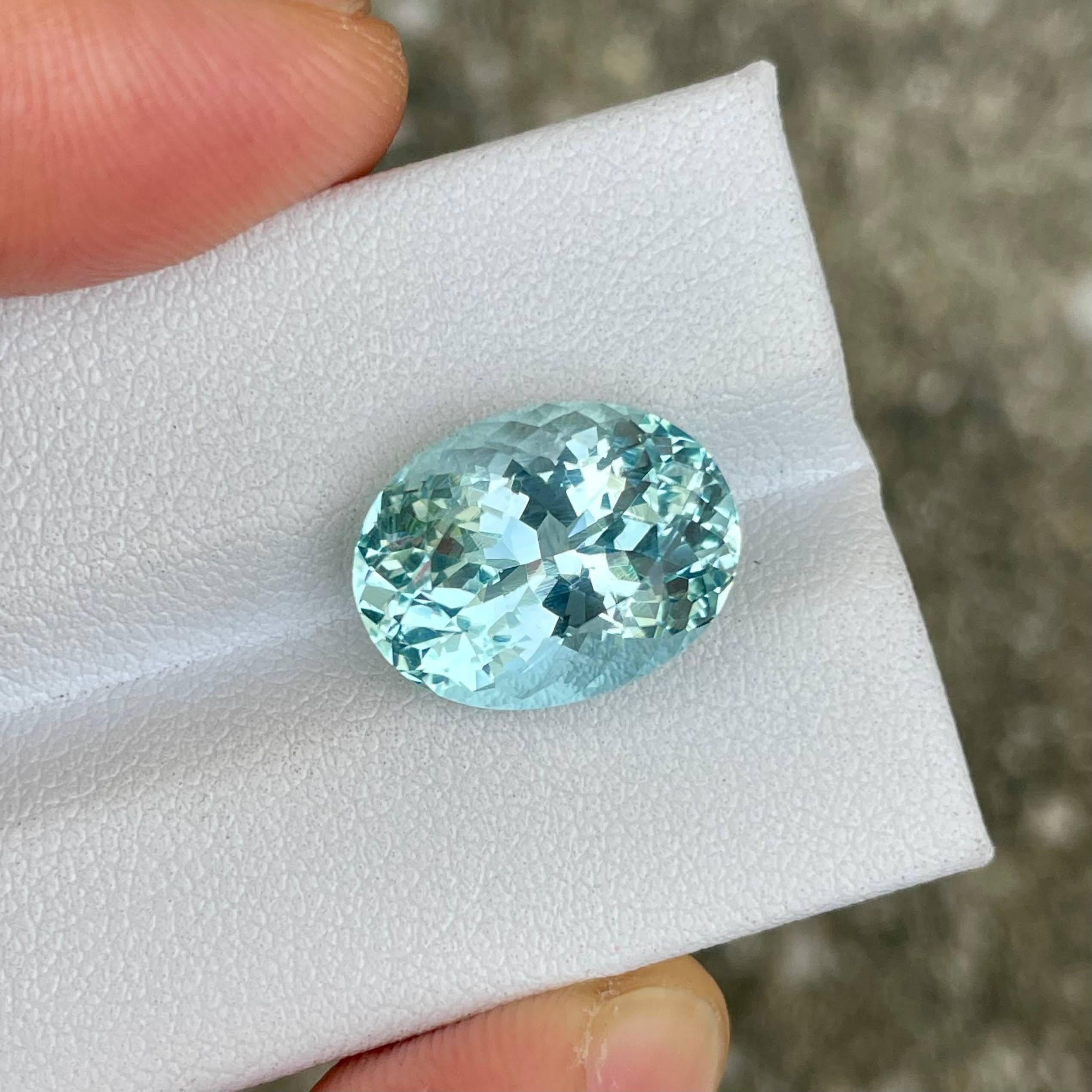 7.68 carats Blue Aquamarine Stone Oval Cut Natural African Gemstone For Sale 3