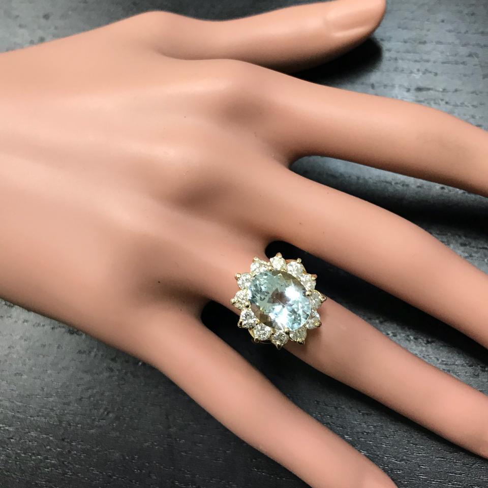 7.68 Carat Exquisite Natural Aquamarine and Diamond 14K Solid Yellow Gold Ring For Sale 1