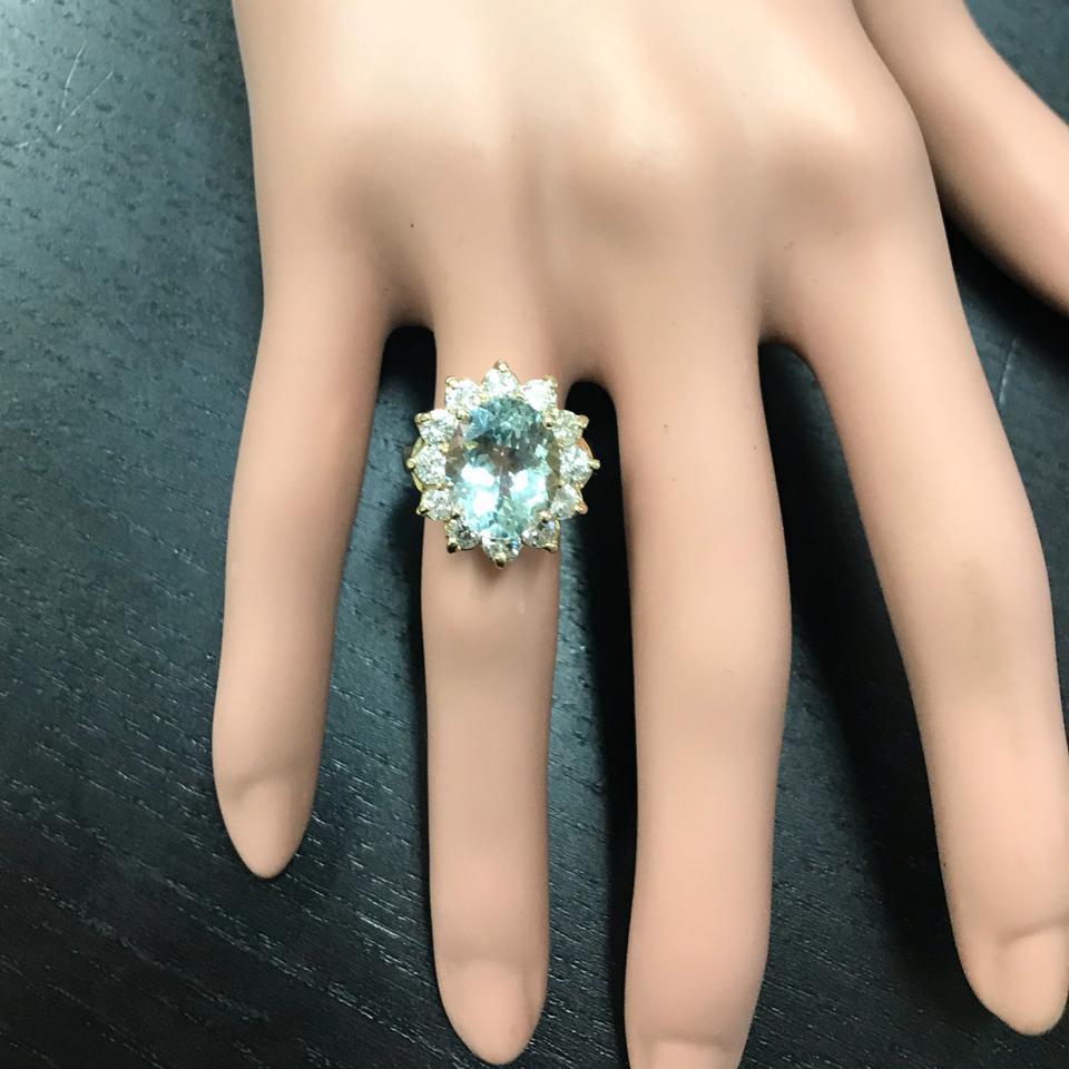7.68 Carat Exquisite Natural Aquamarine and Diamond 14K Solid Yellow Gold Ring For Sale 2