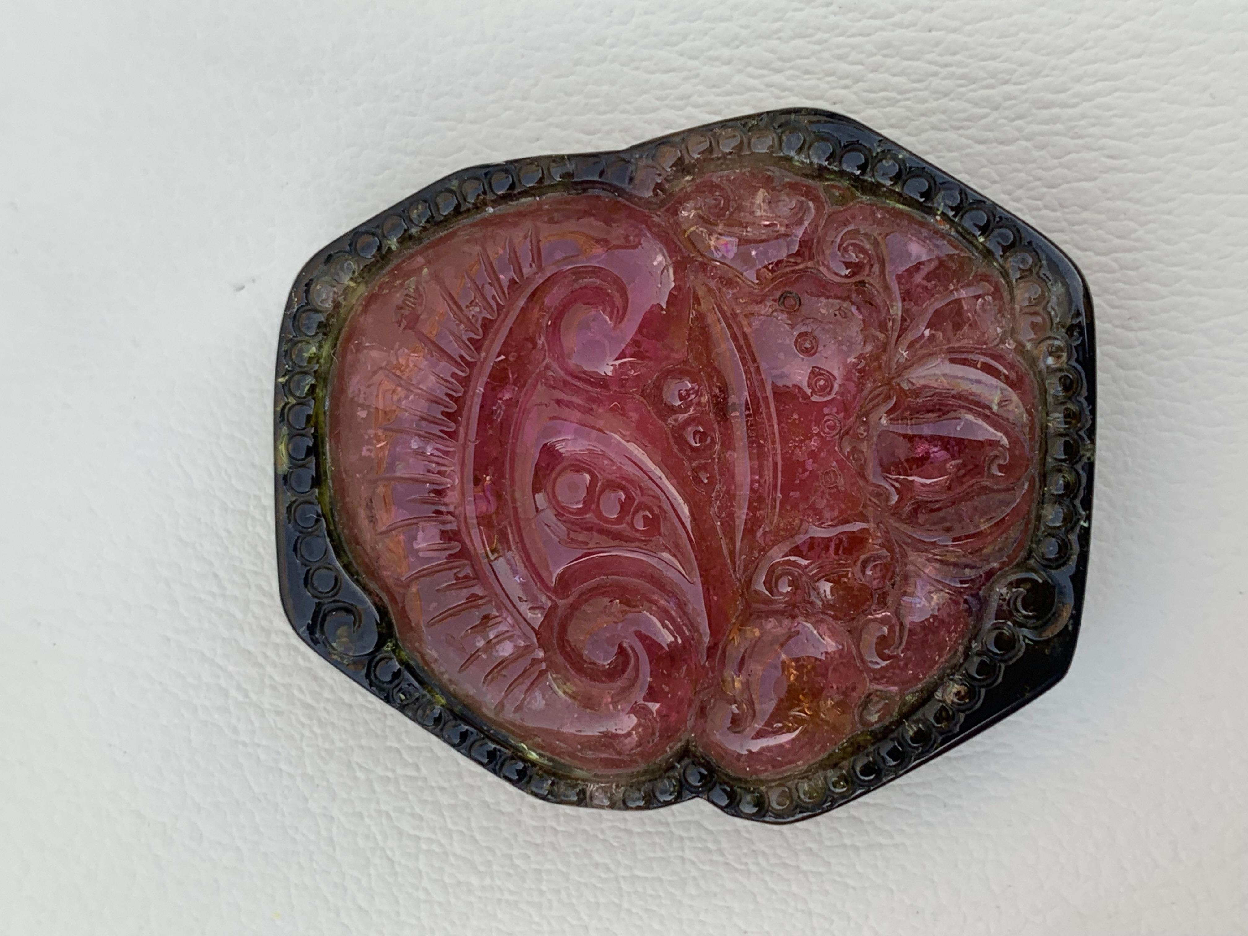 Pierre précieuse sculptée en tourmaline naturelle bicolore de 76,80 carats, provenant d'Afrique en vente 1