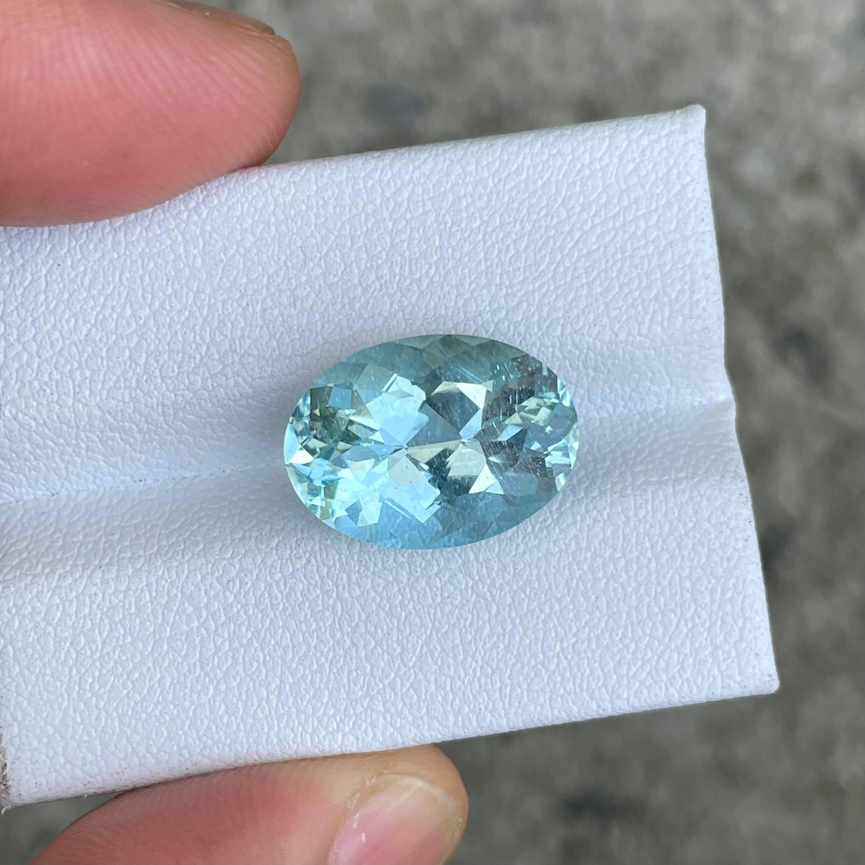 Pierre naturelle africaine aigue-marine bleue taille ovale de 7.69 carats Neuf à Bangkok, TH