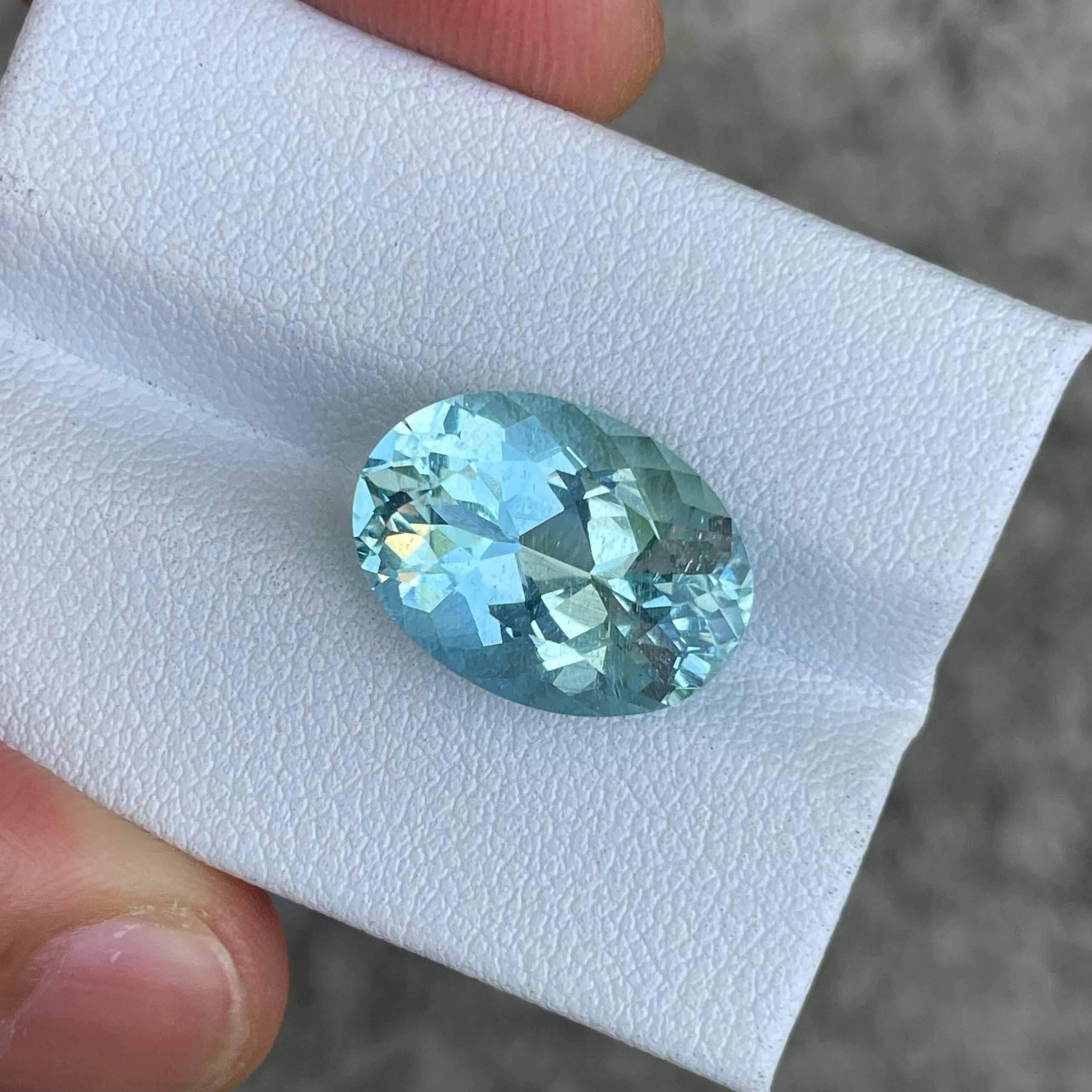 Pierre naturelle africaine aigue-marine bleue taille ovale de 7.69 carats 1