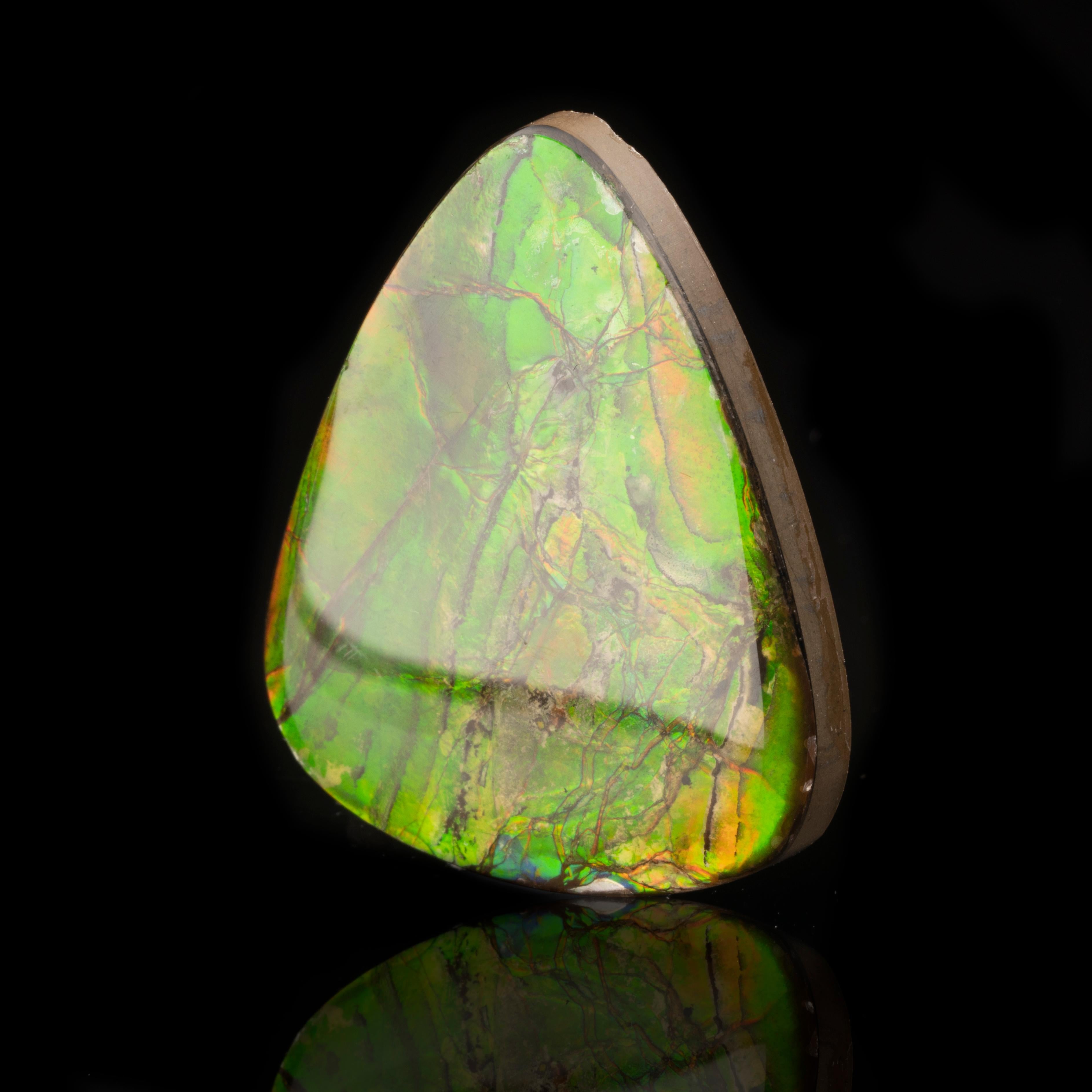 7.69 Gram Ammolite Cabochon In New Condition In New York, NY