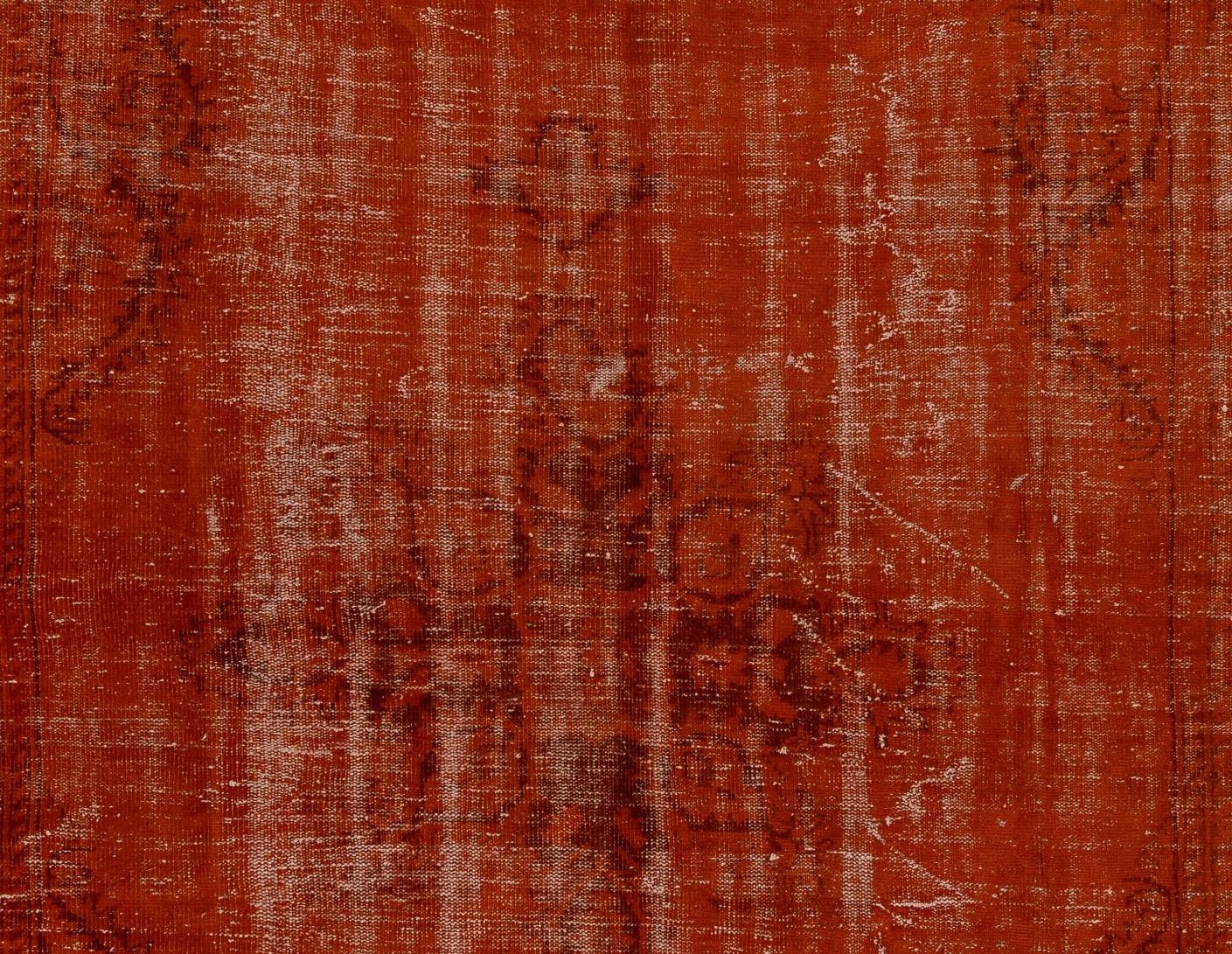 7.6x11.4 Ft Handgefertigter türkischer Teppich in Orange. Mid-Century Distressed-Teppich (Türkisch) im Angebot
