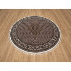 7'6"x7'6" White Tabriz Mahi with Fish Design Hand Knotted Pure Wool Round Rug