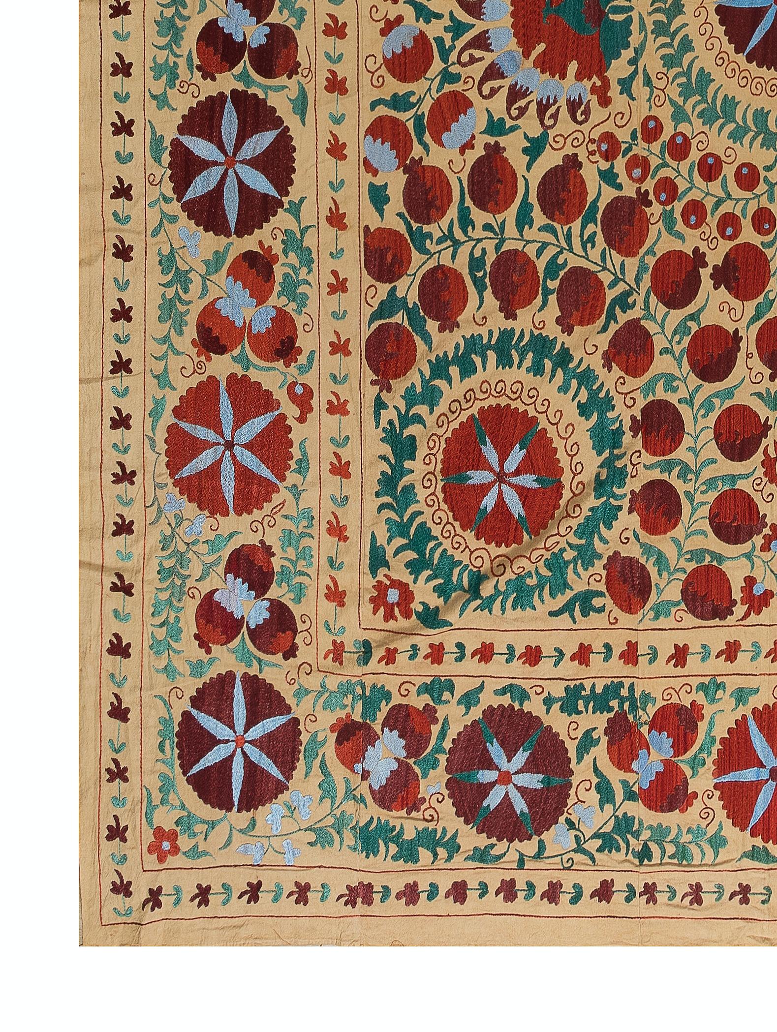 Brodé 7.6x8.3 Ft Silk Hand Embroidery Bed Cover, Suzani Wall Hanging, Vintage Throw en vente