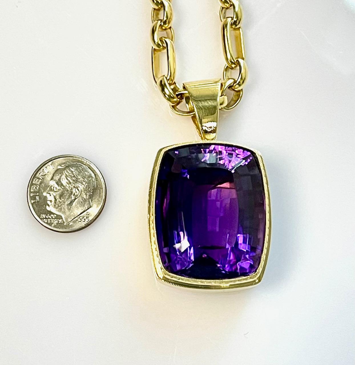 Women's or Men's 77 Carat Amethyst and 18k Yellow Gold Handmade Pendant  For Sale