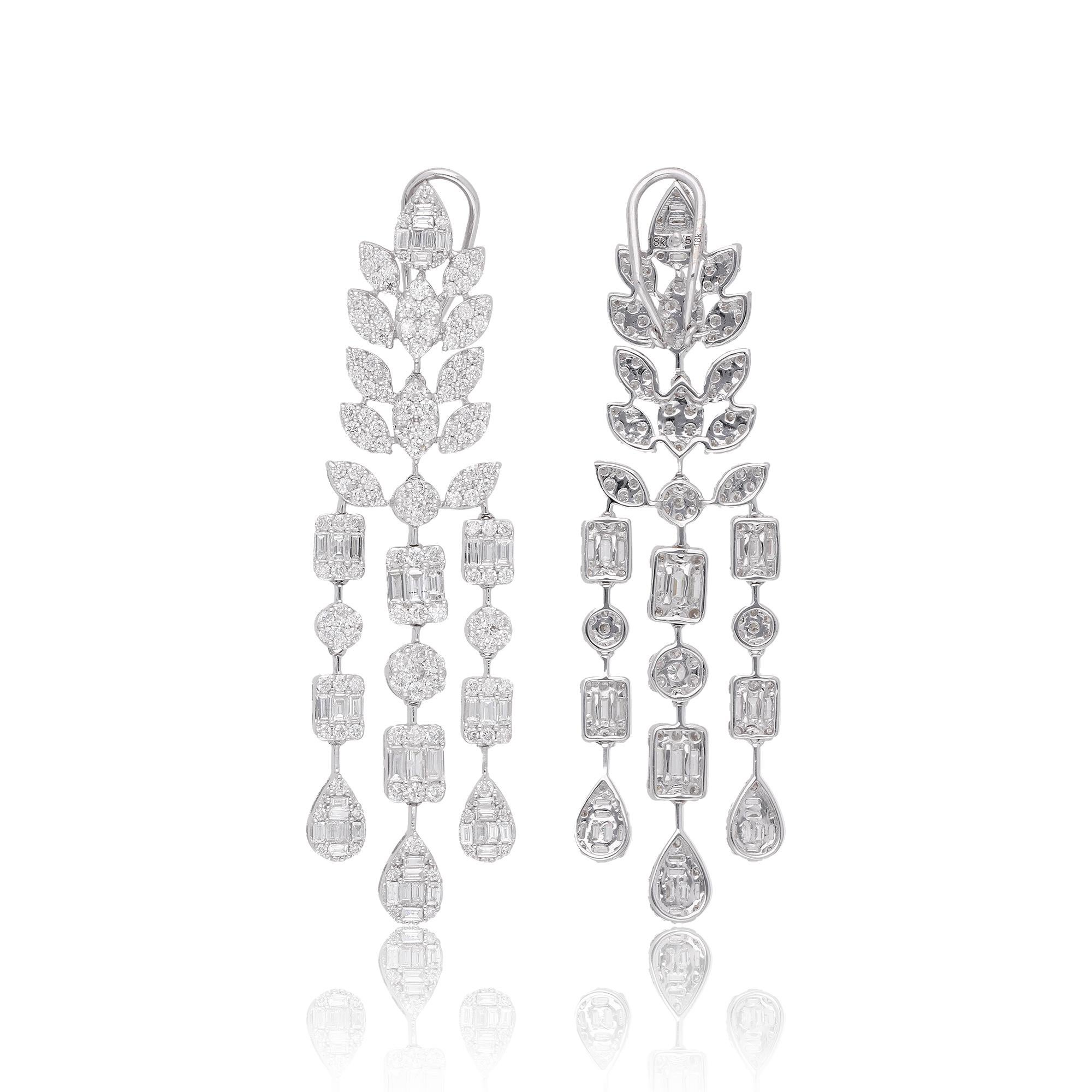Rendez votre journée spéciale encore plus magique avec ces exquises boucles d'oreilles en diamant en forme de chandelier, fabriquées à la main avec amour. Ces boucles d'oreilles présentent un élégant design en forme de chandelier qui rehaussera