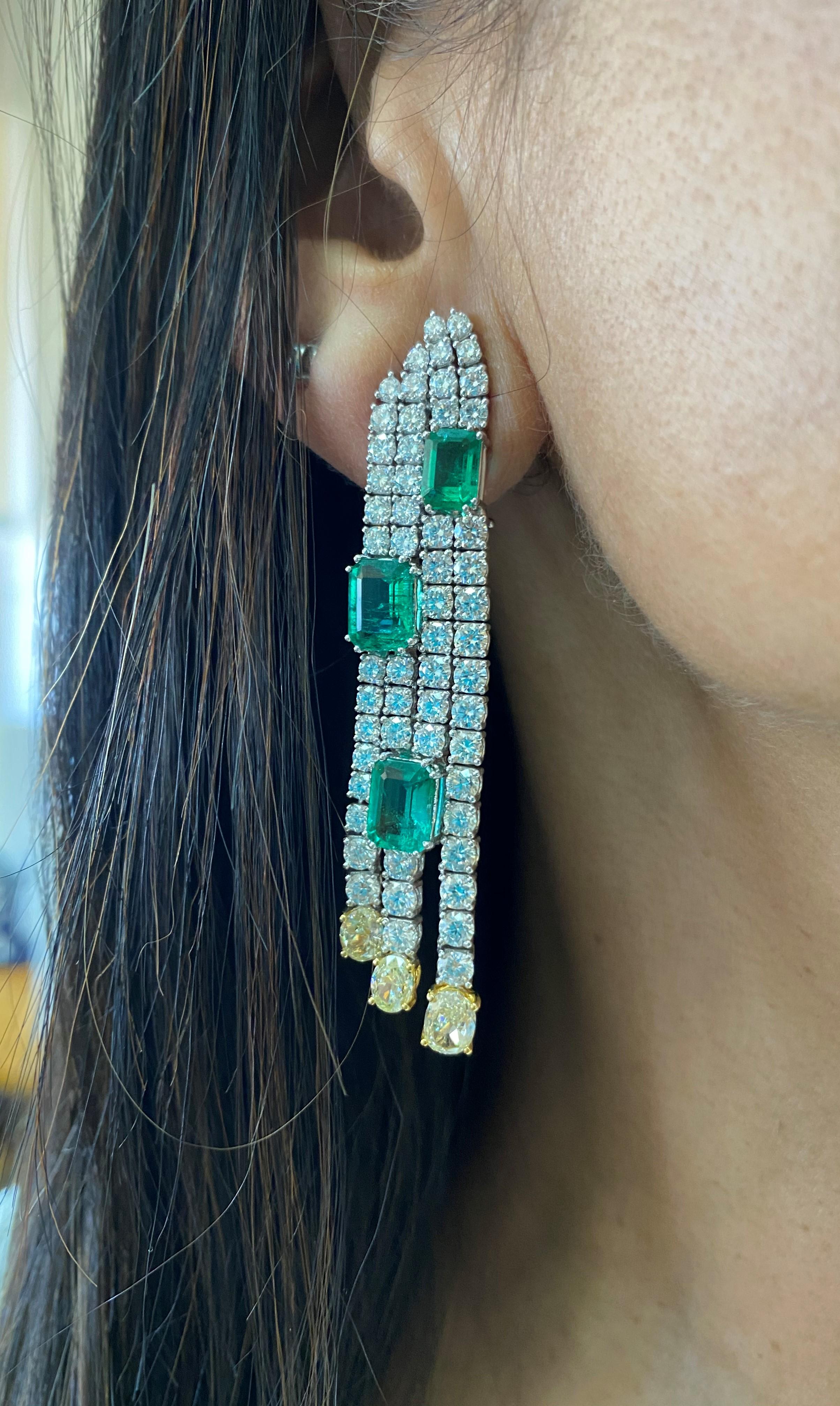 Regalia Collection - This collection is an ode to the magnificence which adorns the outfits of royals and evening gowns of Hollywood celebrities. Featuring the finest emeralds with diamonds, this collection is timeless and can pass through