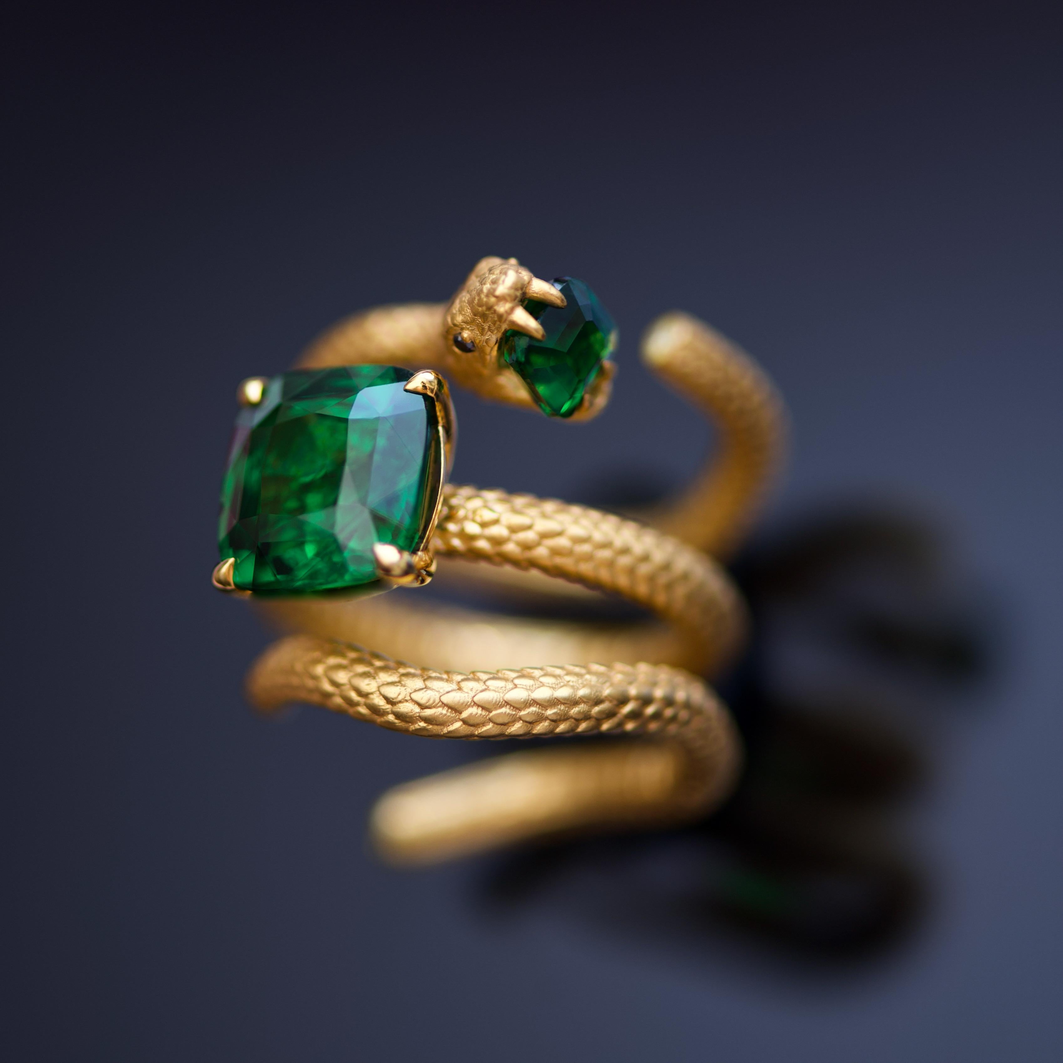 7, 7 Carat Natural Tsavorite 18 Karat Yellow Gold Serpent Transformer Ring by D&A In New Condition In Singapore, SG