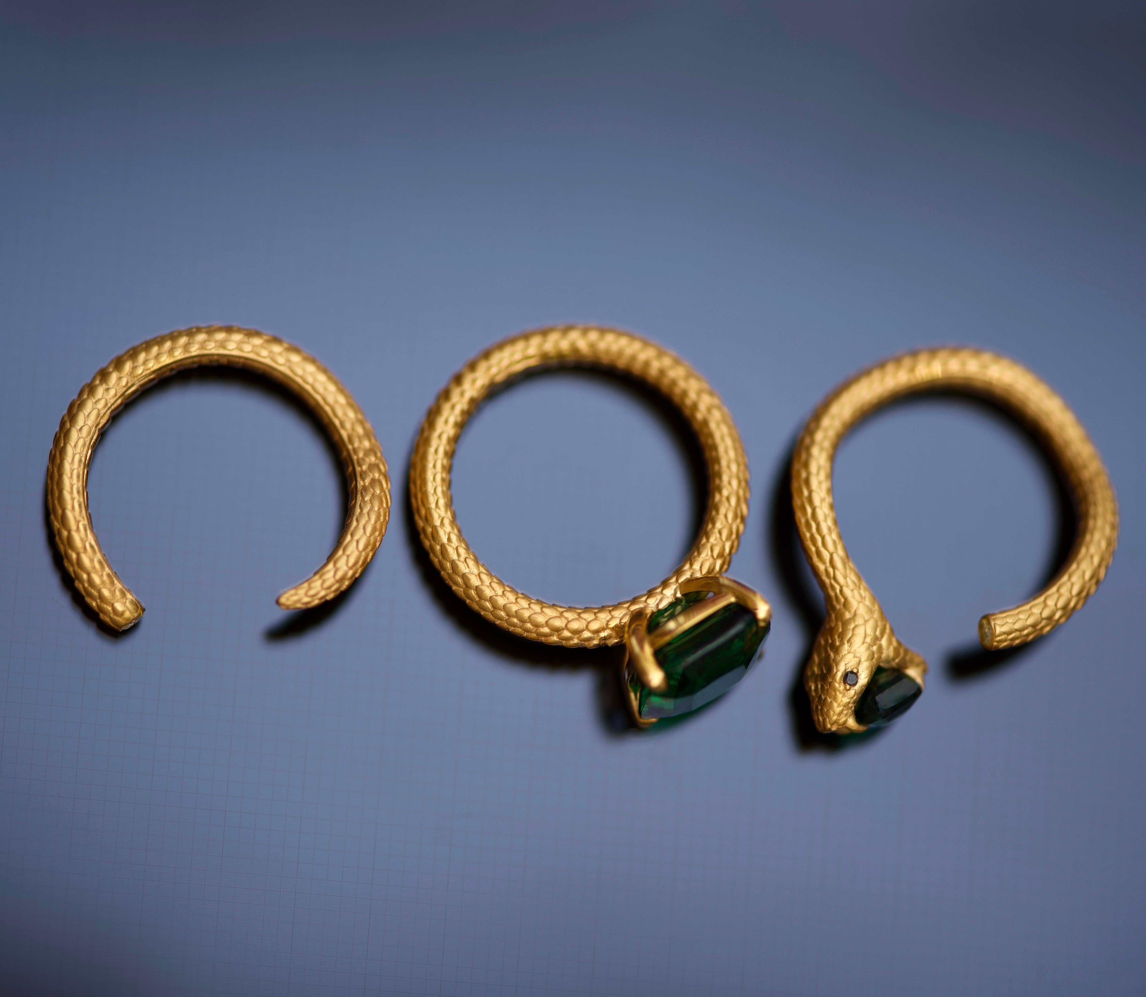 Women's 7, 7 Carat Natural Tsavorite 18 Karat Yellow Gold Serpent Transformer Ring by D&A