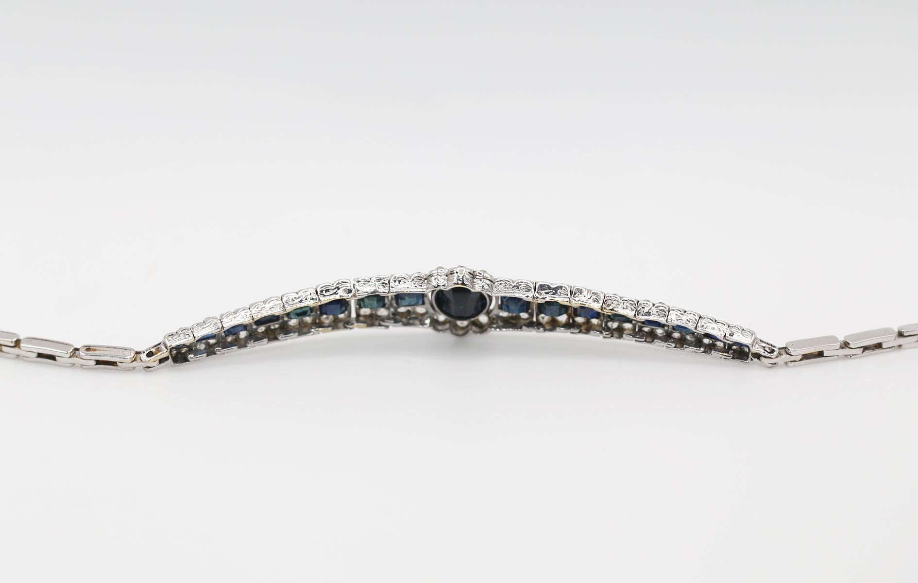7.7 Ct Sapphires 2.7 Ct Diamonds Platinum Gold Bracelet, 1890 In Fair Condition For Sale In Herzelia, Tel Aviv