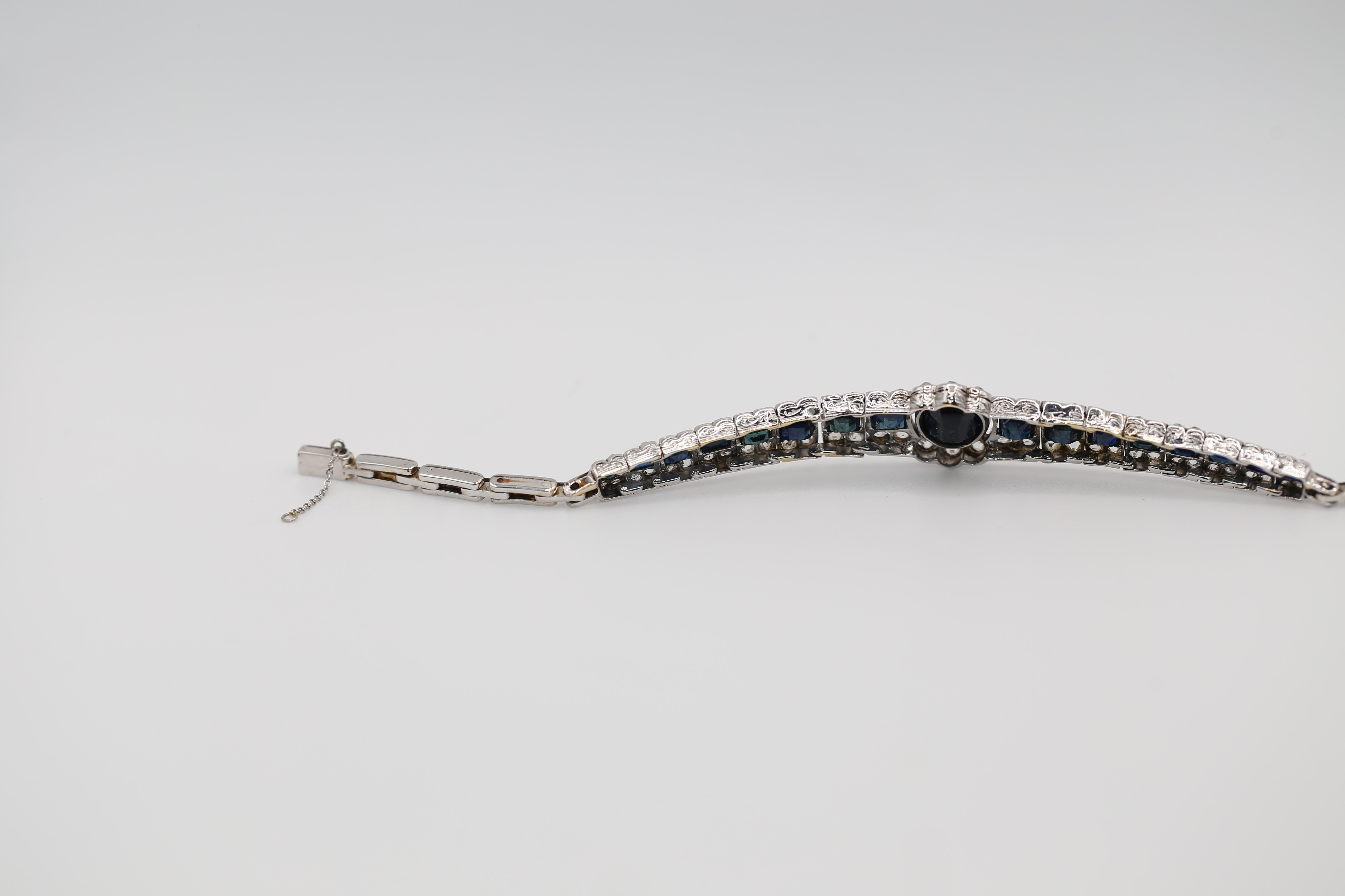 Women's 7.7 Ct Sapphires 2.7 Ct Diamonds Platinum Gold Bracelet, 1890 For Sale