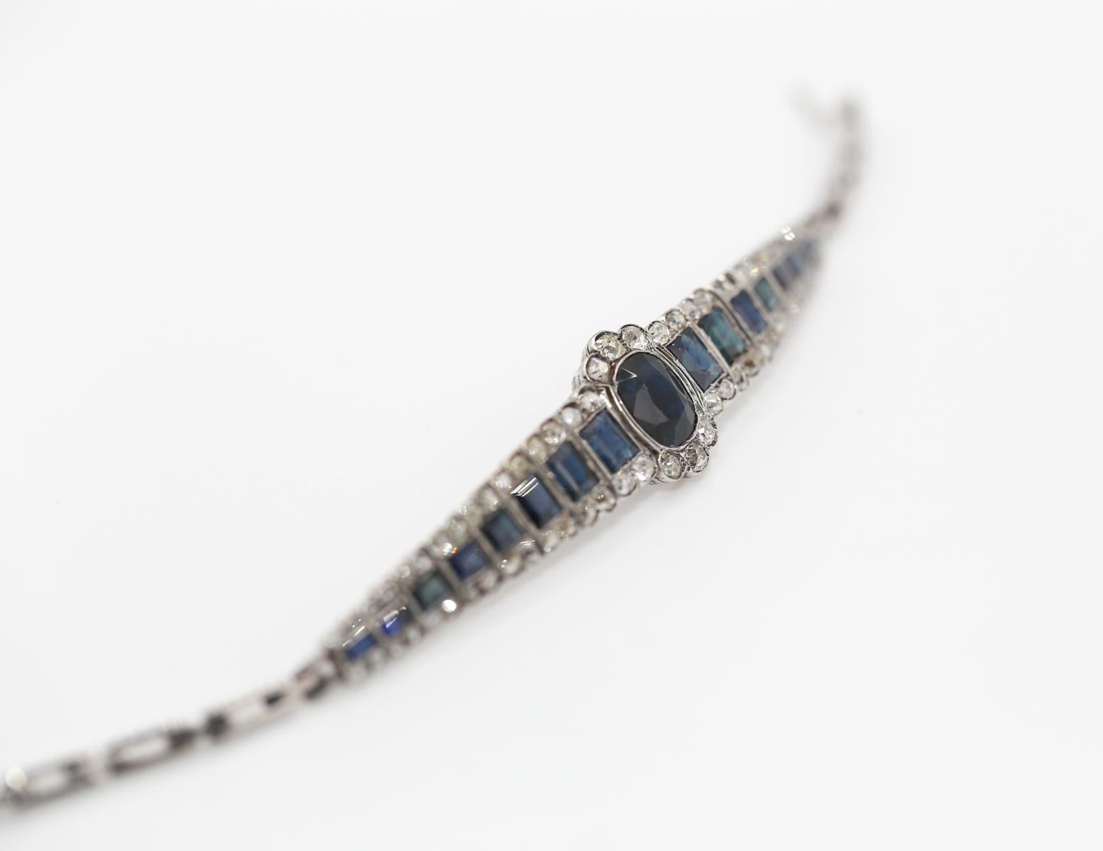 7.7 Ct Sapphires 2.7 Ct Diamonds Platinum Gold Bracelet, 1890 For Sale 2