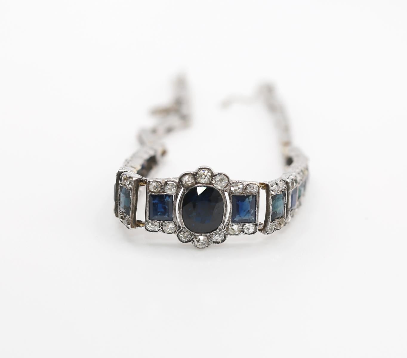 7.7 Ct Sapphires 2.7 Ct Diamonds Platinum Gold Bracelet, 1890 For Sale 3
