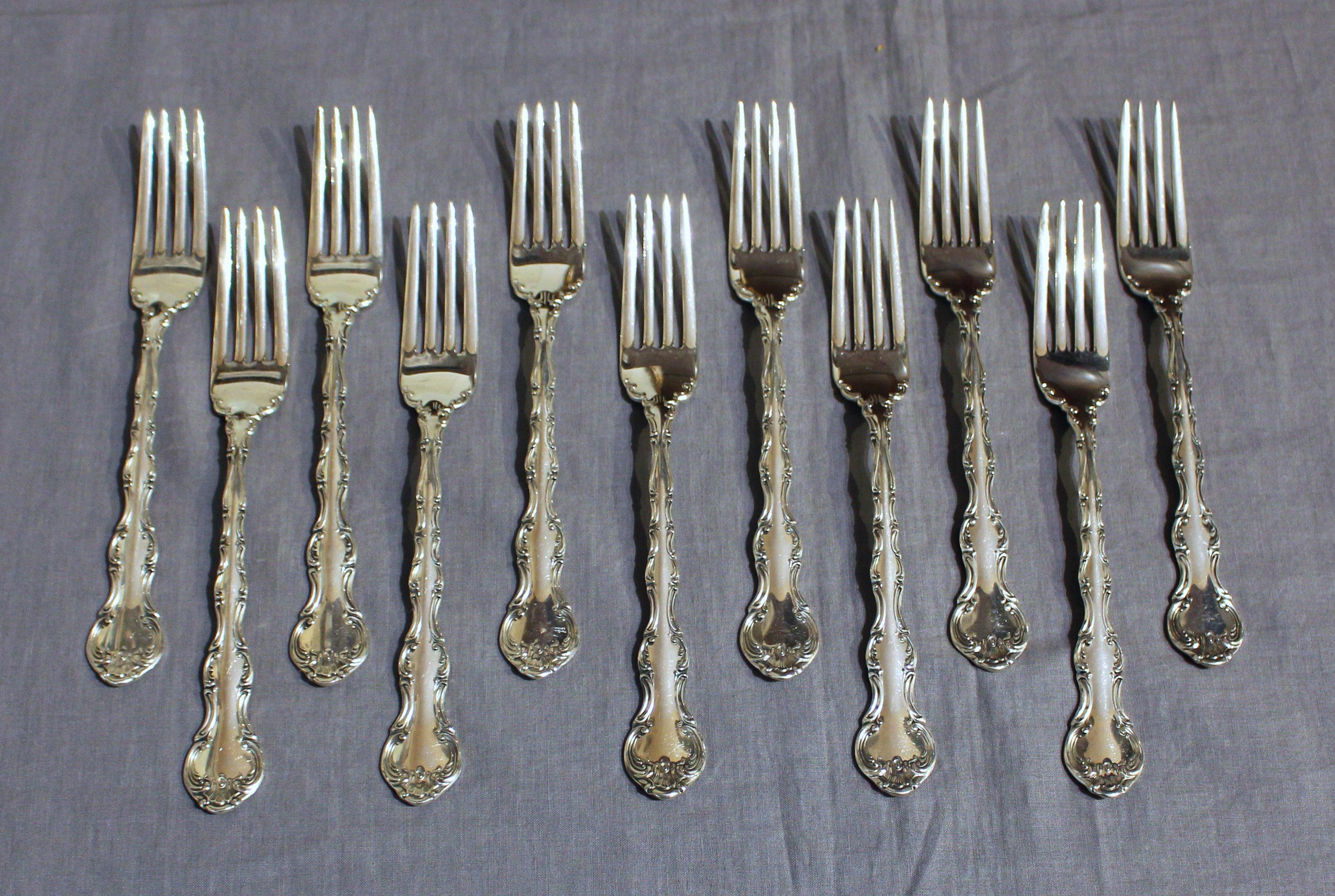 77-teiliges Besteckset aus Sterlingsilber mit Straßburg-Muster von Gorham (Rokoko) im Angebot