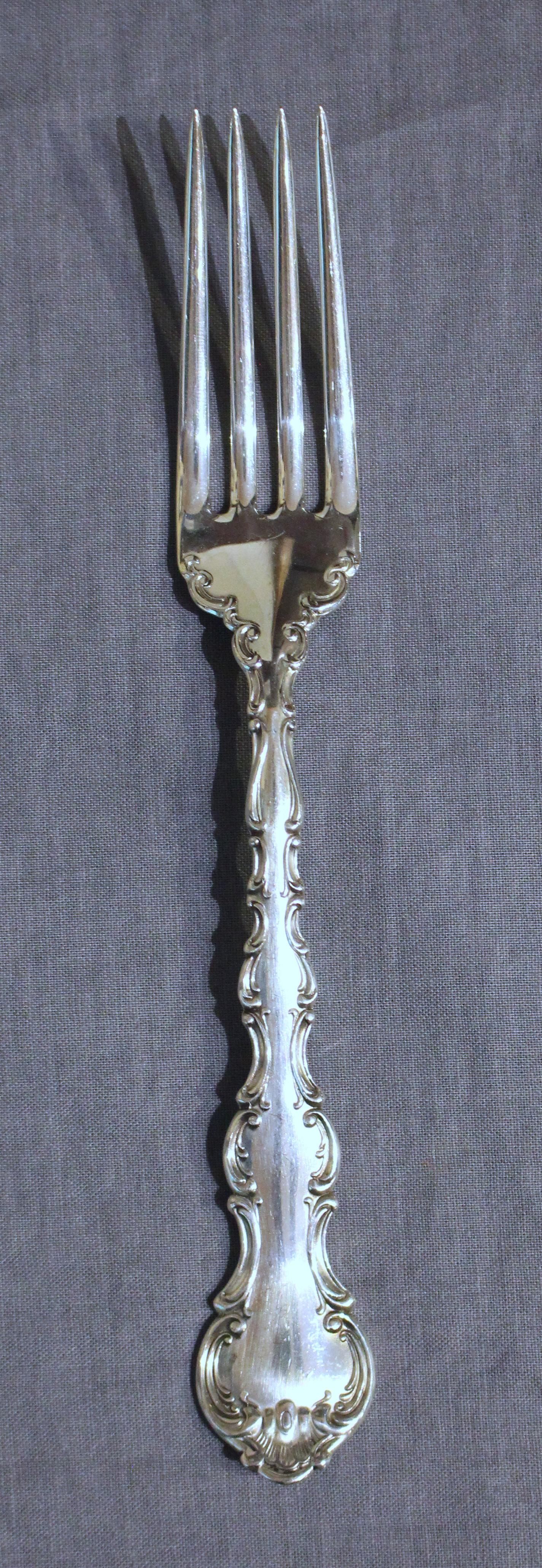 77-teiliges Besteckset aus Sterlingsilber mit Straßburg-Muster von Gorham (amerikanisch) im Angebot